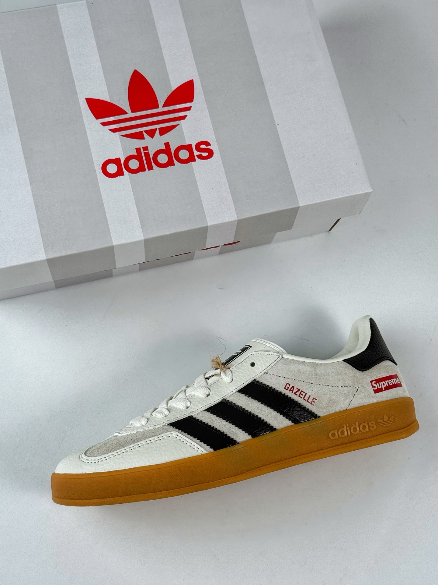 Adidas三叶草SAMBA x Supreme 白黑 休闲板鞋 SC9207-726