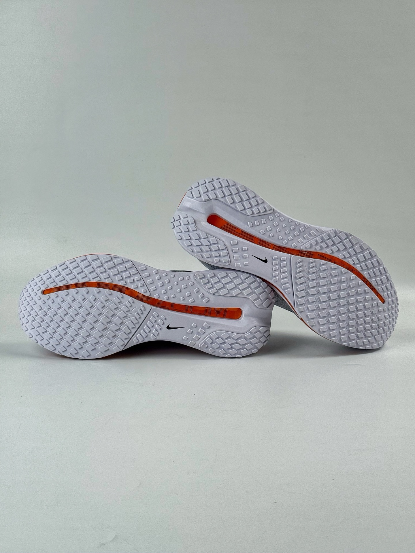 Nike Pegasus Premium 减震防滑耐磨透气 低帮跑步鞋 HQ2592-002