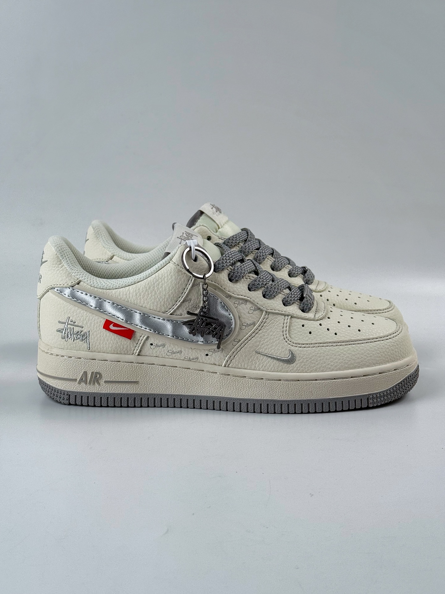 Nike Air Force 1 Low 07 x Stussy 白灰小勾满天星 XX3168-209-莆田鞋,莆田鞋货源,高仿鞋,高仿鞋货源,安福档口,莆田高仿鞋,莆田鞋批发,高仿鞋批发,莆田高仿运动鞋,高仿运动鞋,莆田运动鞋 Nike Air Force 1 Low 07 x Stussy 白灰小勾满天星 XX3168-209