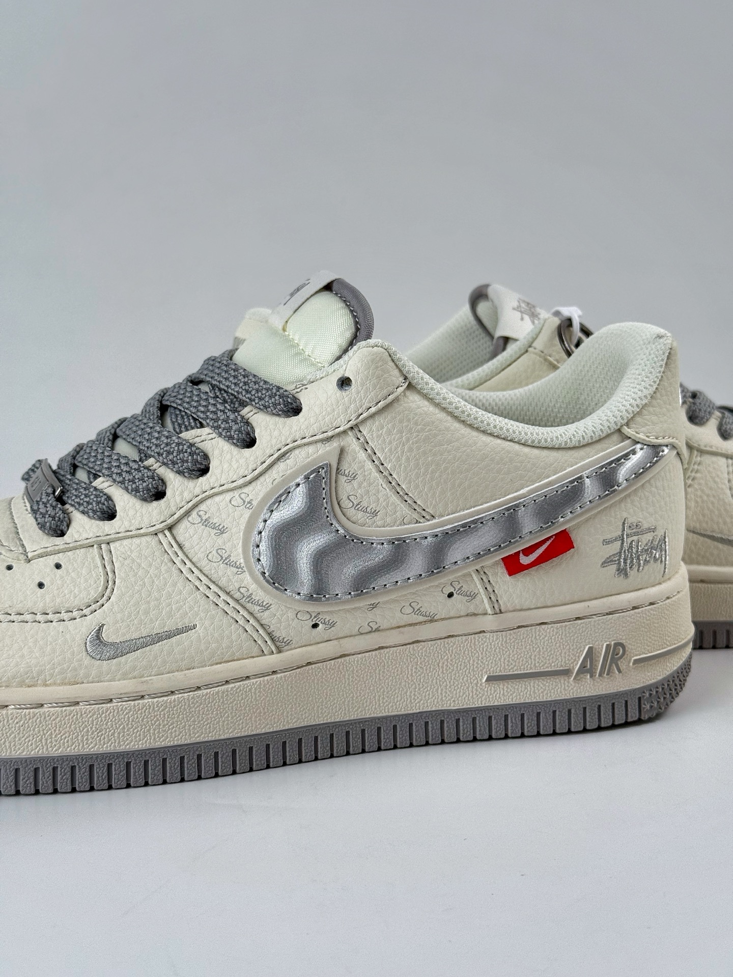 Nike Air Force 1 Low 07 x Stussy 白灰小勾满天星 XX3168-209-莆田鞋,莆田鞋货源,高仿鞋,高仿鞋货源,安福档口,莆田高仿鞋,莆田鞋批发,高仿鞋批发,莆田高仿运动鞋,高仿运动鞋,莆田运动鞋 Nike Air Force 1 Low 07 x Stussy 白灰小勾满天星 XX3168-209