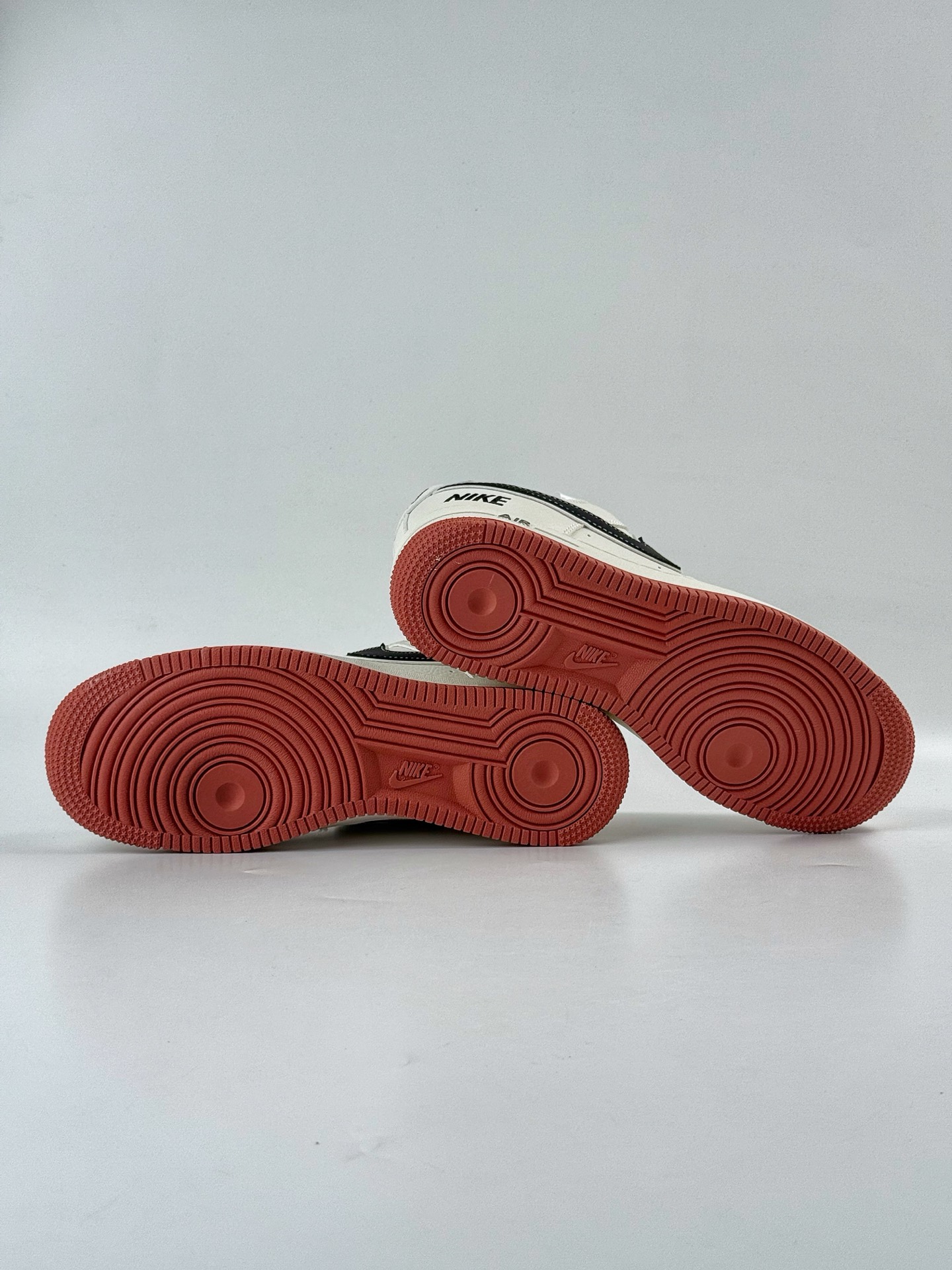 Nike Air Force 1 Low 07 x NIKE 白黑小勾满天星 CS5288-021