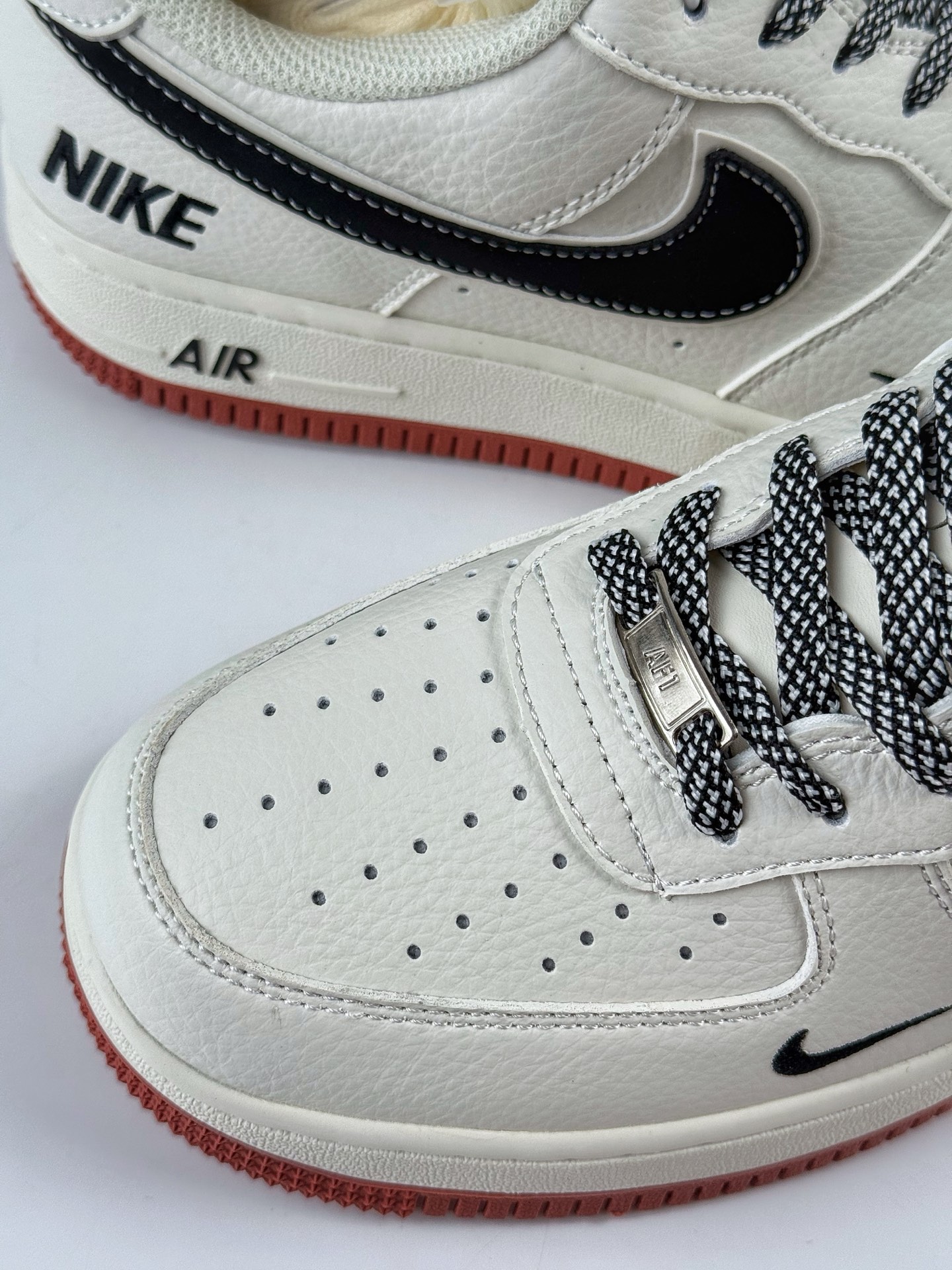 Nike Air Force 1 Low 07 x NIKE 白黑小勾满天星 CS5288-021