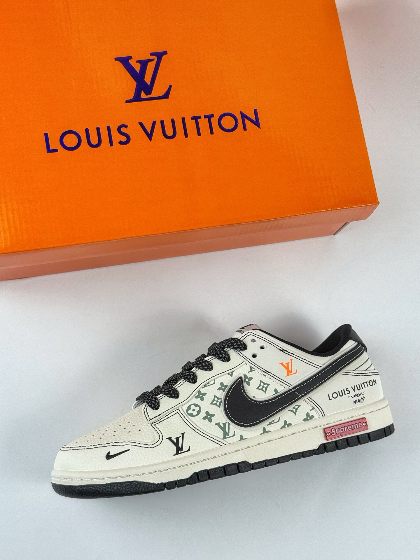 Nike SB Dunk Low x Louis Vuitton 白黑小勾满天星 YX5066-359