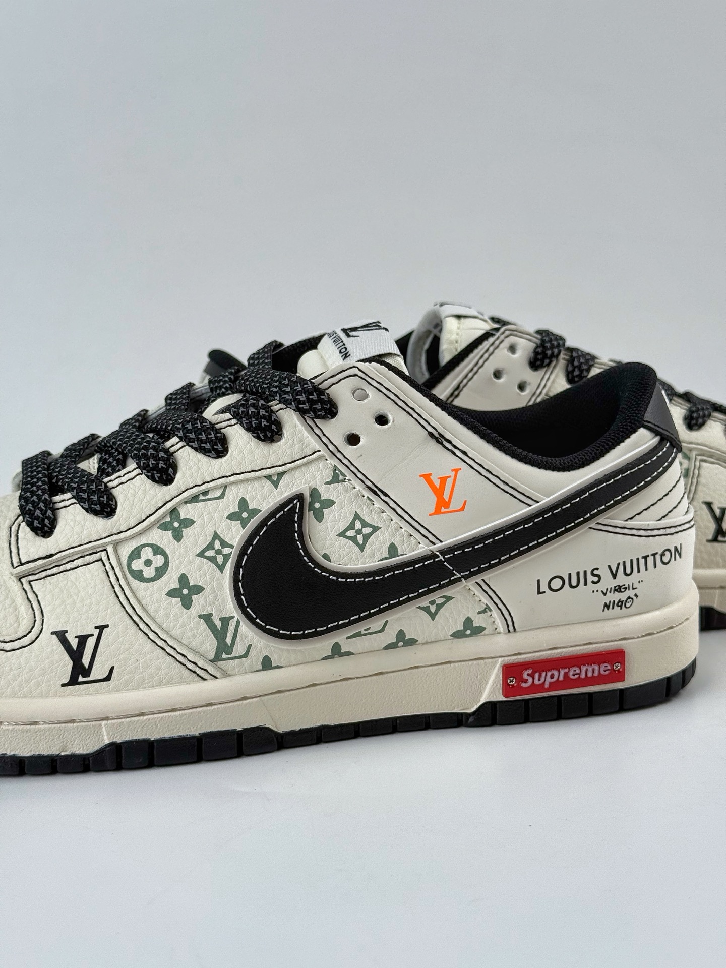 Nike SB Dunk Low x Louis Vuitton 白黑小勾满天星 YX5066-359