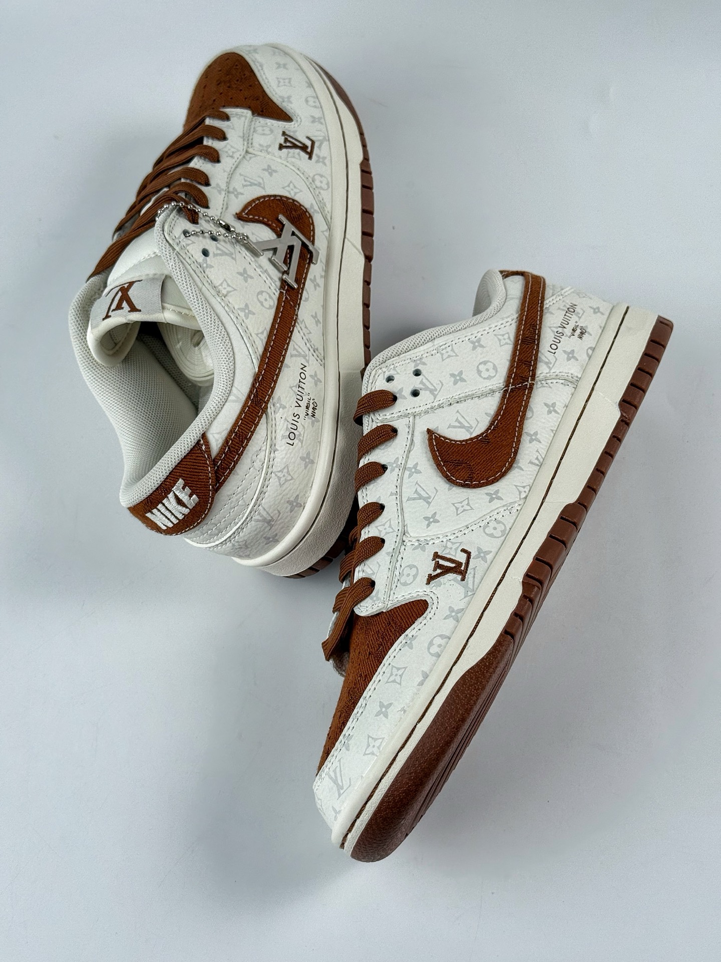 Nike SB Dunk Low x Louis Vuitton 白棕 SC9772-806-莆田鞋,莆田鞋货源,高仿鞋,高仿鞋货源,安福档口,莆田高仿鞋,莆田鞋批发,高仿鞋批发,莆田高仿运动鞋,高仿运动鞋,莆田运动鞋 Nike SB Dunk Low x Louis Vuitton 白棕 SC9772-806