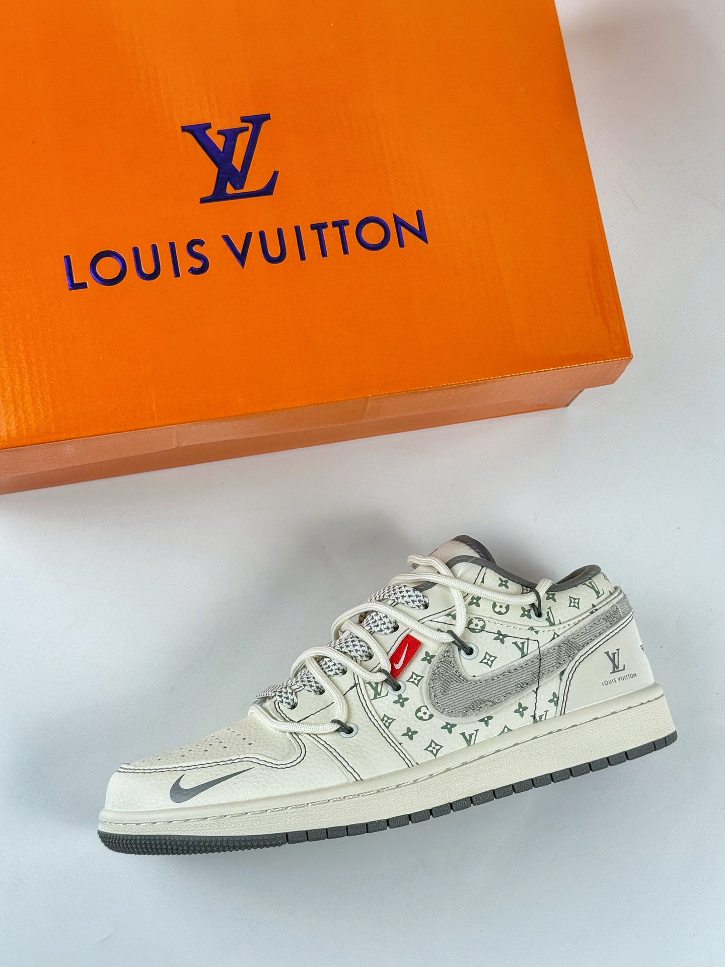 Air Jordan 1 Low x Louis Vuitton 白灰小勾满天星 YX5066-357-莆田鞋,莆田鞋货源,高仿鞋,高仿鞋货源,安福档口,莆田高仿鞋,莆田鞋批发,高仿鞋批发,莆田高仿运动鞋,高仿运动鞋,莆田运动鞋 Air Jordan 1 Low x Louis Vuitton 白灰小勾满天星 YX5066-357