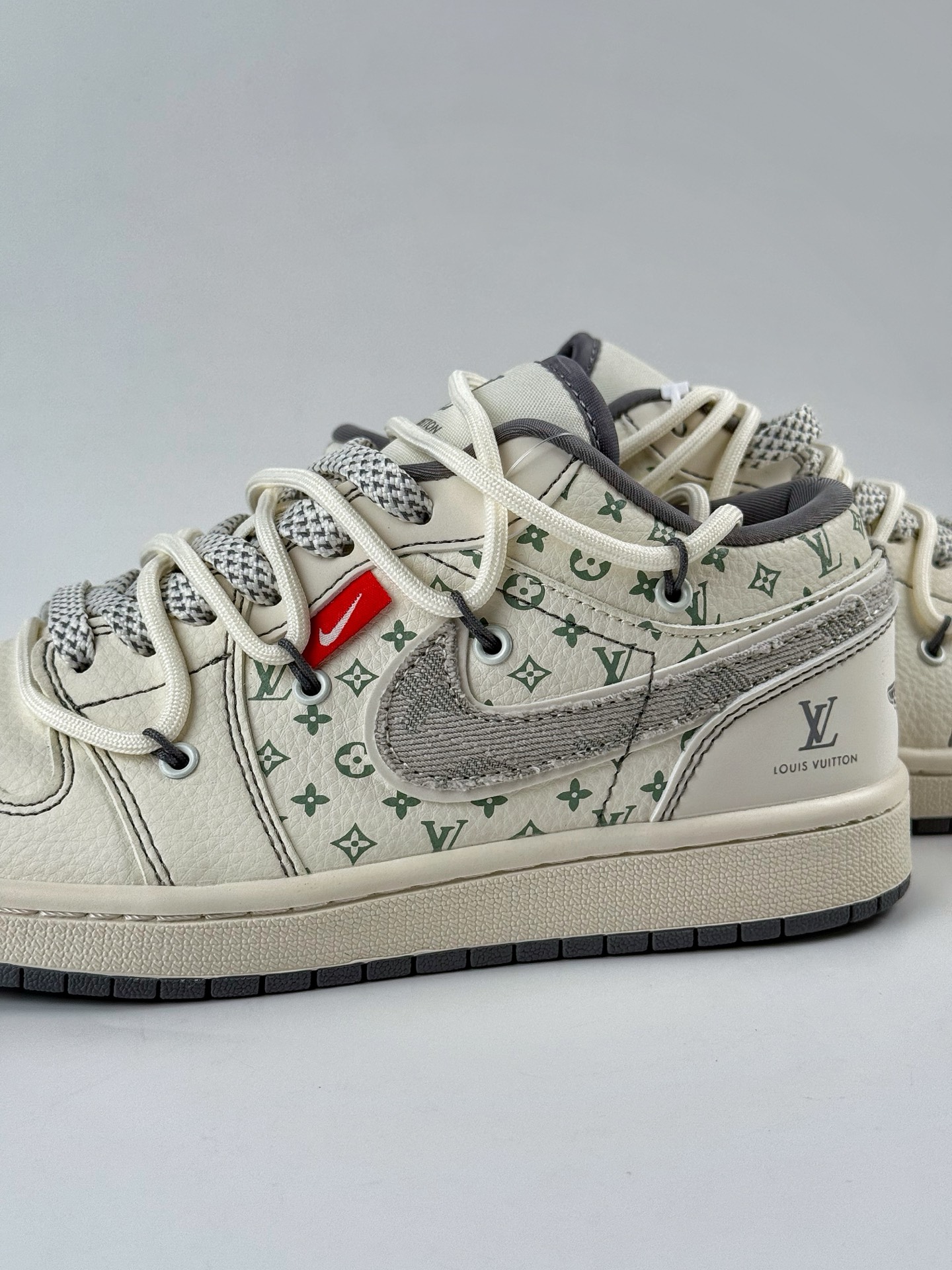 Air Jordan 1 Low x Louis Vuitton 白灰小勾满天星 YX5066-357-莆田鞋,莆田鞋货源,高仿鞋,高仿鞋货源,安福档口,莆田高仿鞋,莆田鞋批发,高仿鞋批发,莆田高仿运动鞋,高仿运动鞋,莆田运动鞋 Air Jordan 1 Low x Louis Vuitton 白灰小勾满天星 YX5066-357
