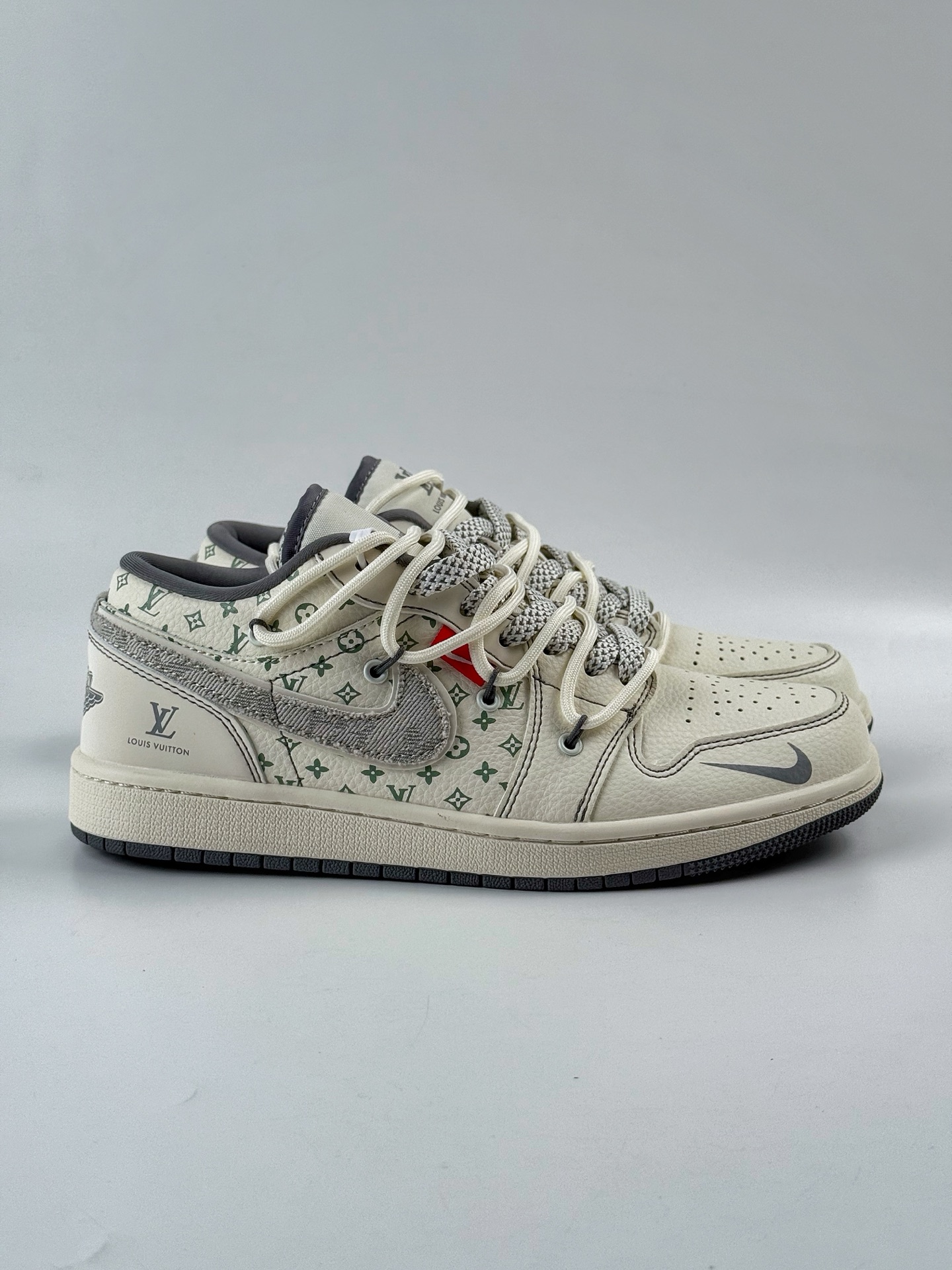 Air Jordan 1 Low x Louis Vuitton 白灰小勾满天星 YX5066-357-莆田鞋,莆田鞋货源,高仿鞋,高仿鞋货源,安福档口,莆田高仿鞋,莆田鞋批发,高仿鞋批发,莆田高仿运动鞋,高仿运动鞋,莆田运动鞋 Air Jordan 1 Low x Louis Vuitton 白灰小勾满天星 YX5066-357