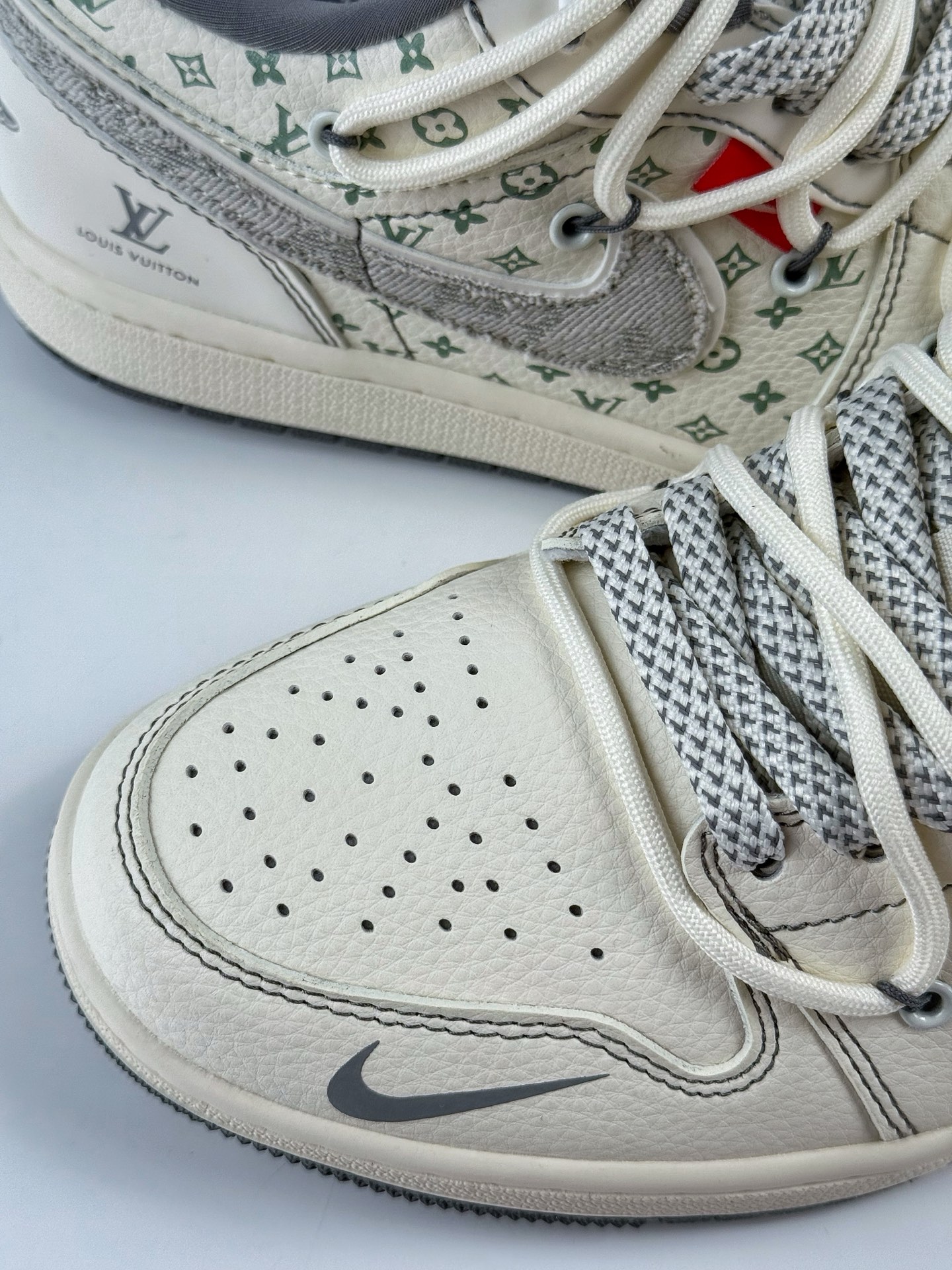 Air Jordan 1 Low x Louis Vuitton 白灰小勾满天星 YX5066-357-莆田鞋,莆田鞋货源,高仿鞋,高仿鞋货源,安福档口,莆田高仿鞋,莆田鞋批发,高仿鞋批发,莆田高仿运动鞋,高仿运动鞋,莆田运动鞋 Air Jordan 1 Low x Louis Vuitton 白灰小勾满天星 YX5066-357