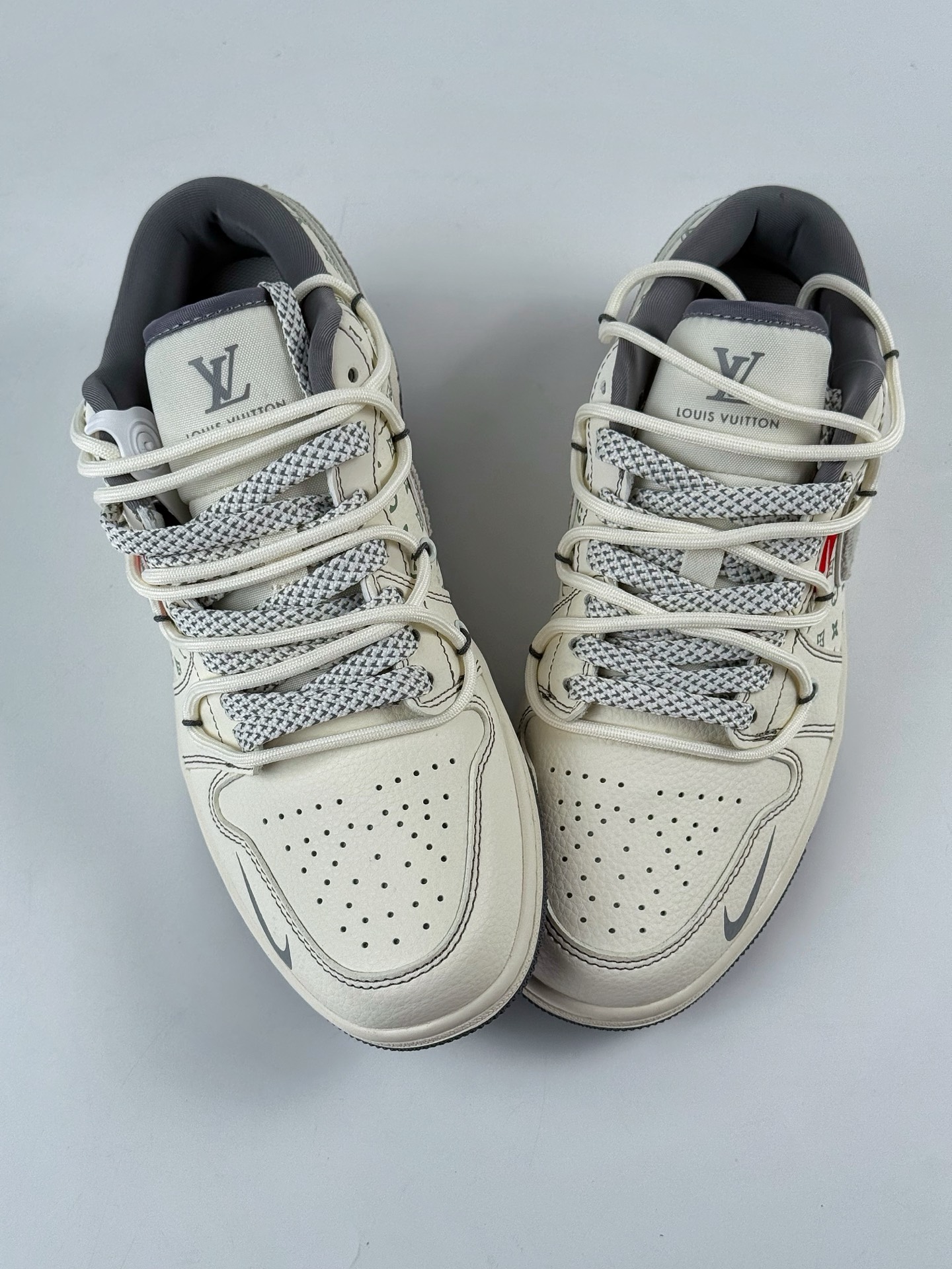 Air Jordan 1 Low x Louis Vuitton 白灰小勾满天星 YX5066-357-莆田鞋,莆田鞋货源,高仿鞋,高仿鞋货源,安福档口,莆田高仿鞋,莆田鞋批发,高仿鞋批发,莆田高仿运动鞋,高仿运动鞋,莆田运动鞋 Air Jordan 1 Low x Louis Vuitton 白灰小勾满天星 YX5066-357