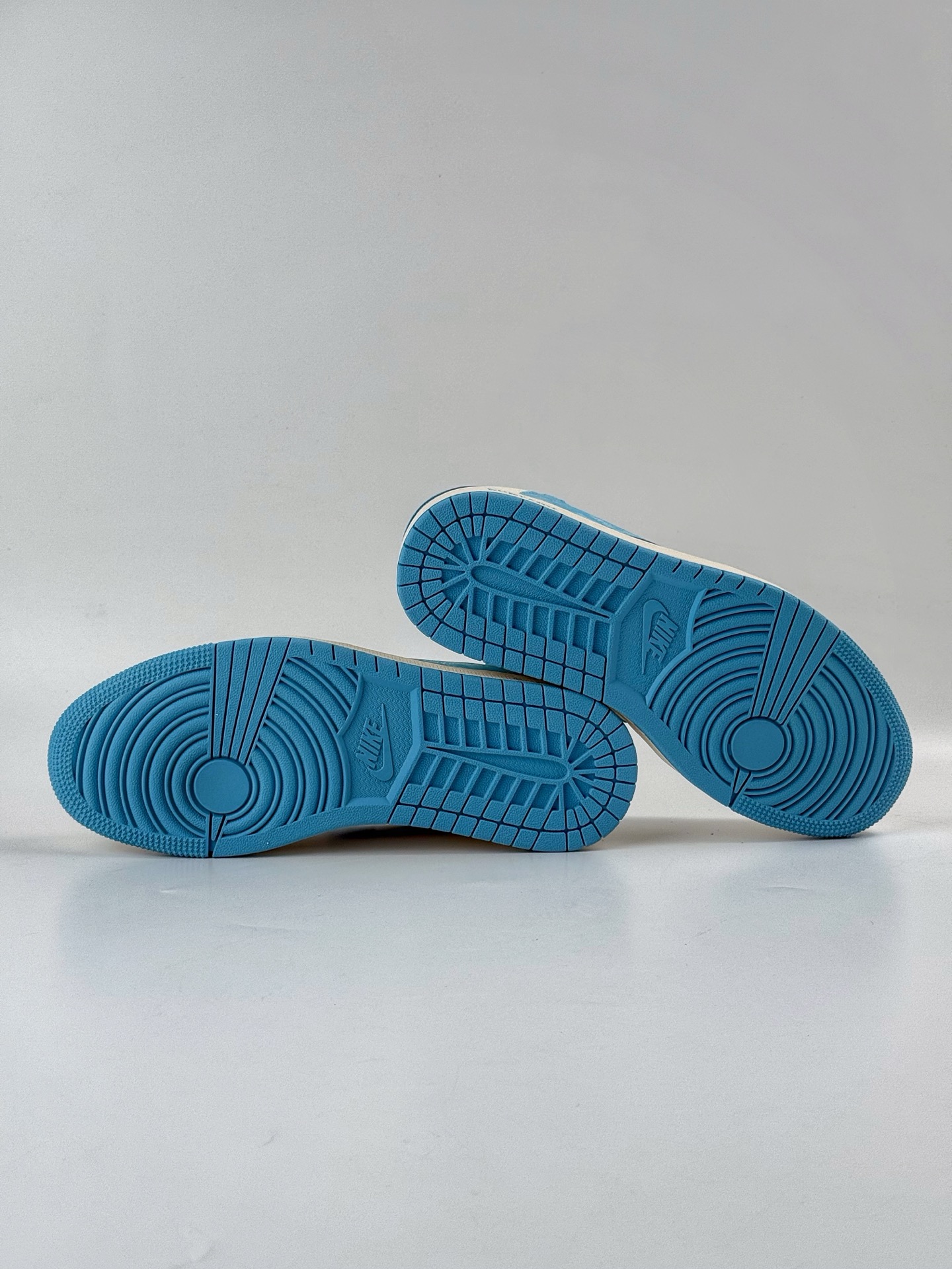 Travis Scott x Nike Air Jordan 1 Low x superme Air Jordan 1 Low 反转白蓝小勾满天星倒钩 HS8068-024