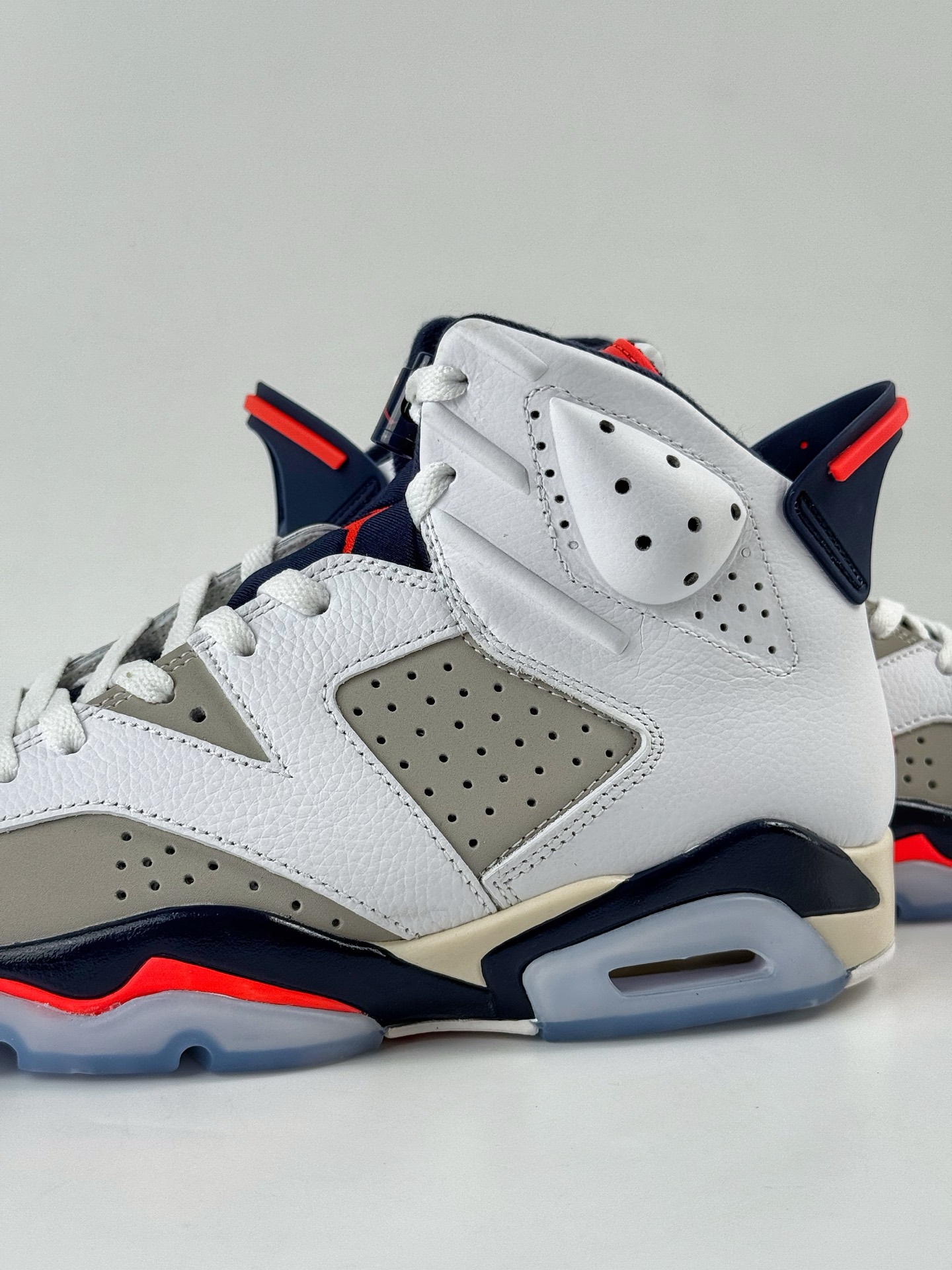 Air Jordan 6 Retro 白蓝红 潮流复古篮球鞋 384664-106