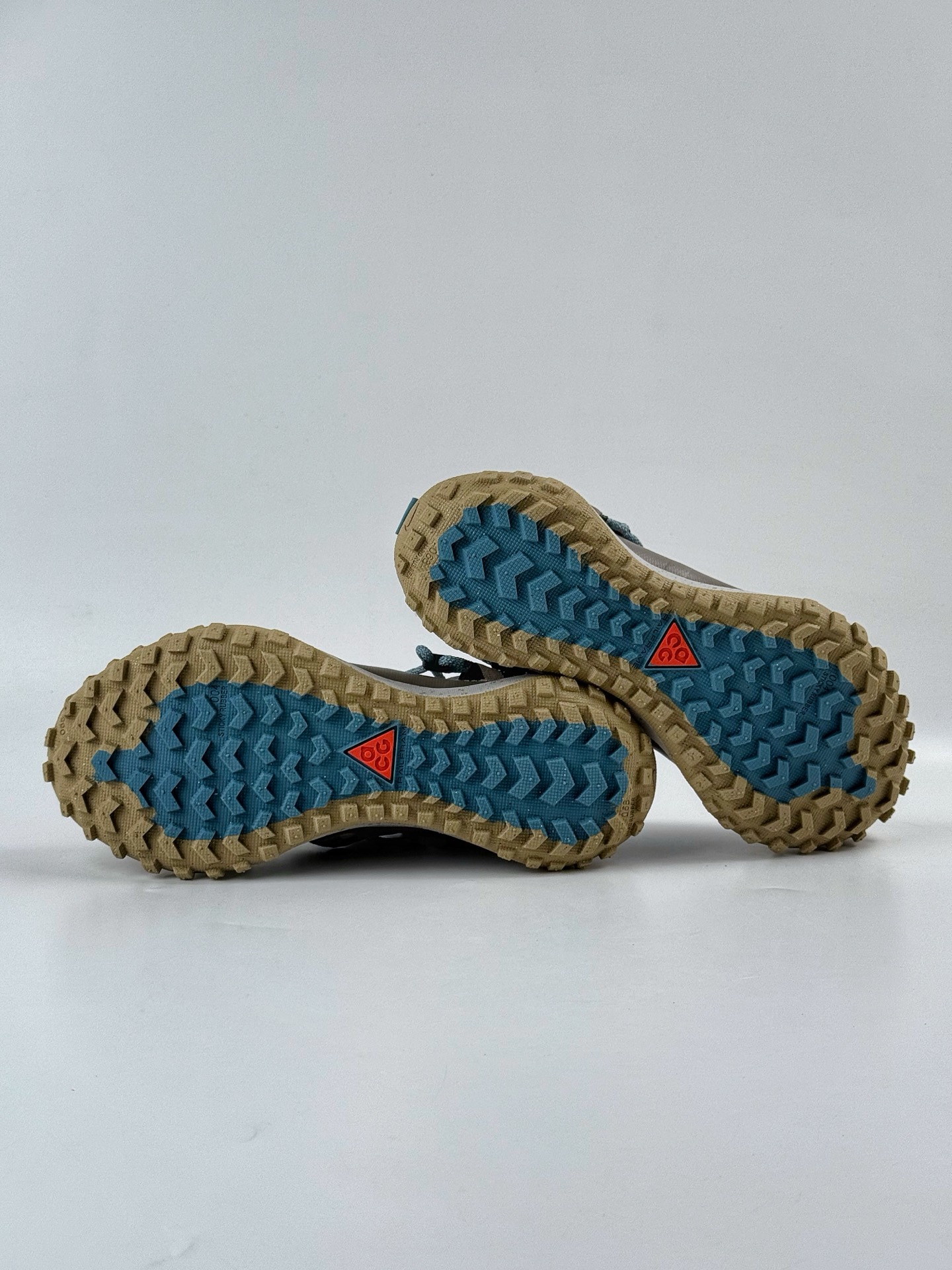 NK ACG MOUNTAIN FLY 2 LOW 外户登山列系越跑低帮休闲动运徒步鞋 IB7328-001