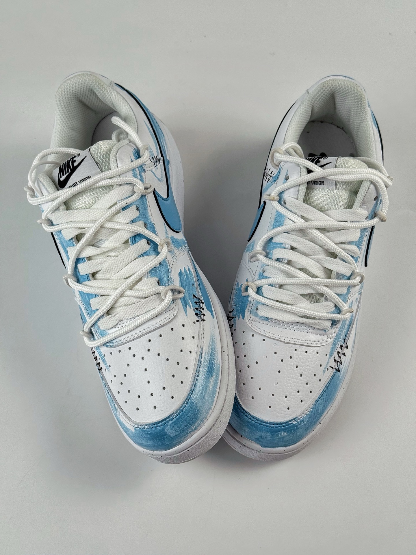 Nike Court Vision Low 手绘涂鸦 休闲运动板鞋 低帮百搭透气休闲运动板鞋 DH2987-101 Nike Court Vision Low 手绘涂鸦 休闲运动板鞋 低帮百搭透气休闲运动板鞋 DH2987-101