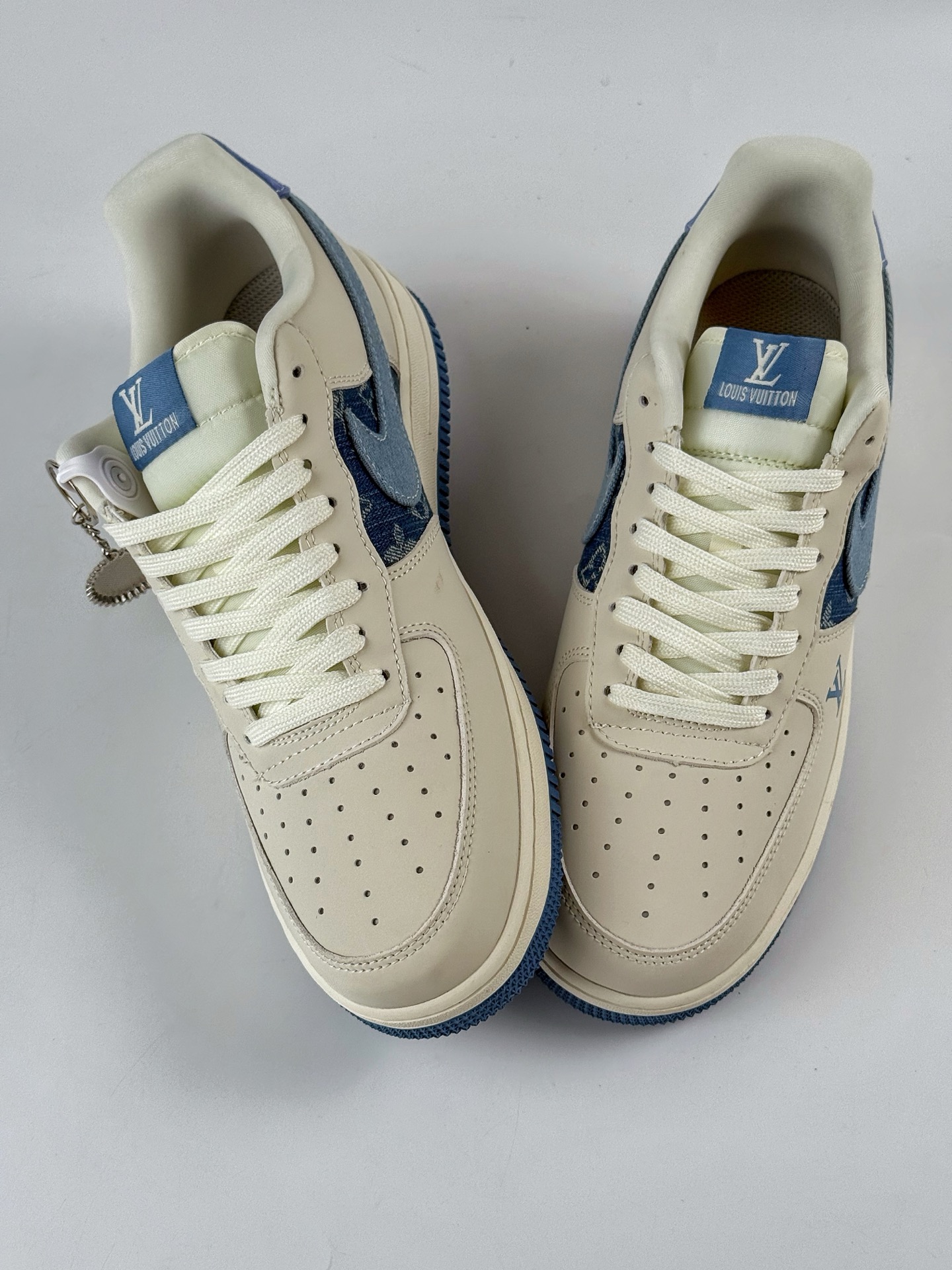 Nike Air Force 1 Low 07 x Louis Vuitton 白蓝 DF0188-068-莆田鞋,莆田鞋货源,高仿鞋,高仿鞋货源,安福档口,莆田高仿鞋,莆田鞋批发,高仿鞋批发,莆田高仿运动鞋,高仿运动鞋,莆田运动鞋 Nike Air Force 1 Low 07 x Louis Vuitton 白蓝 DF0188-068