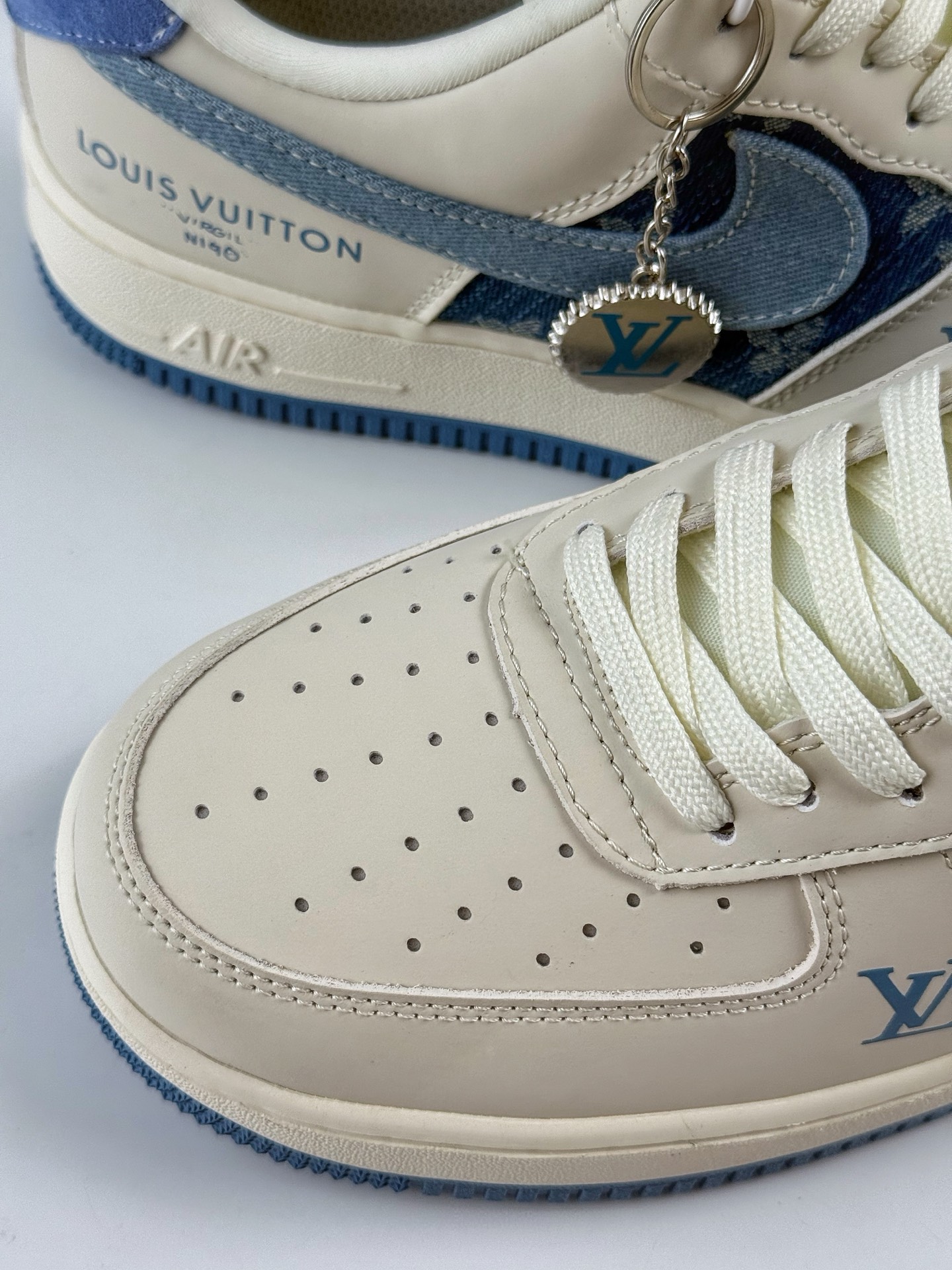 Nike Air Force 1 Low 07 x Louis Vuitton 白蓝 DF0188-068-莆田鞋,莆田鞋货源,高仿鞋,高仿鞋货源,安福档口,莆田高仿鞋,莆田鞋批发,高仿鞋批发,莆田高仿运动鞋,高仿运动鞋,莆田运动鞋 Nike Air Force 1 Low 07 x Louis Vuitton 白蓝 DF0188-068