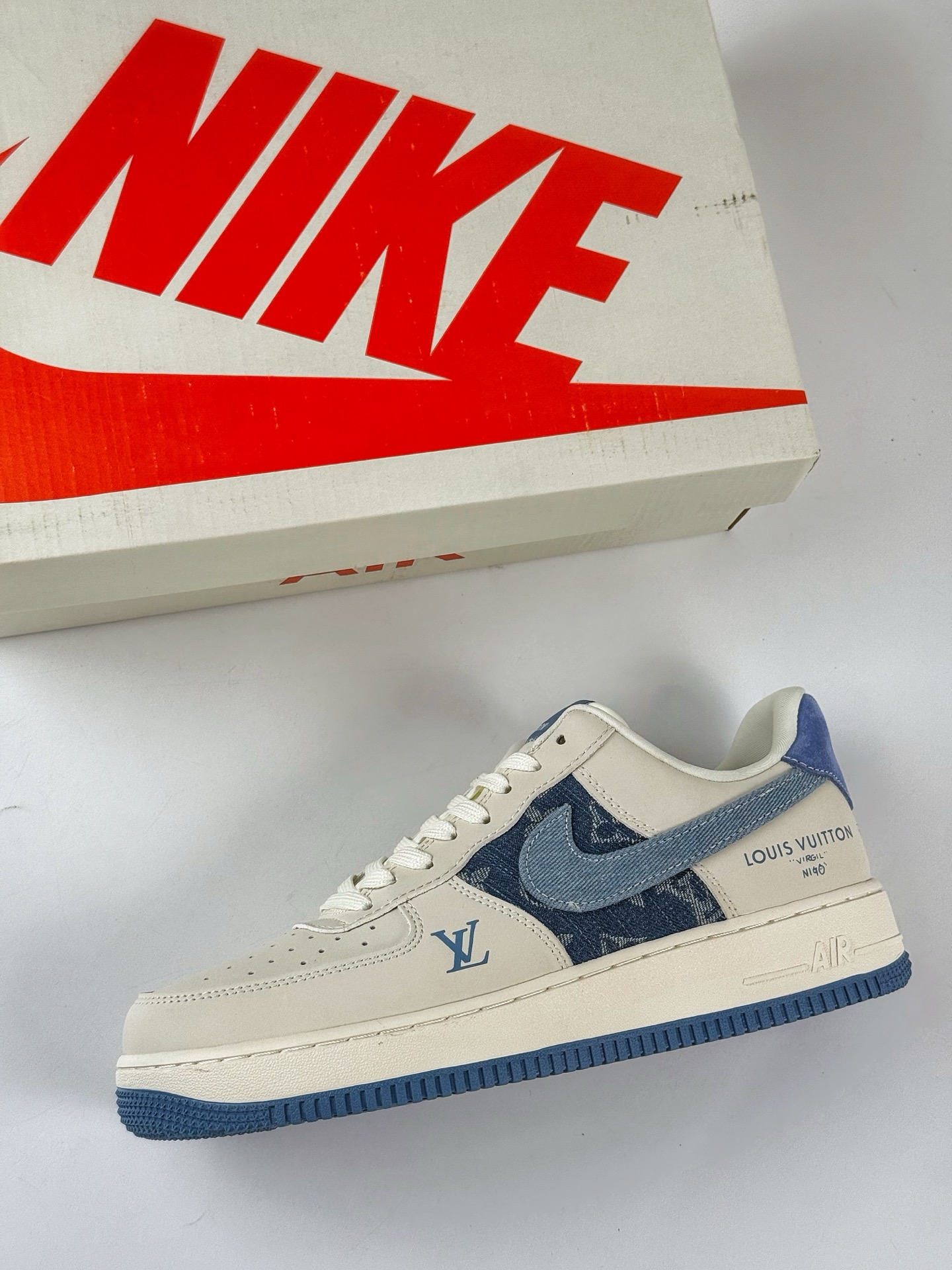 Nike Air Force 1 Low 07 x Louis Vuitton 白蓝 DF0188-068-莆田鞋,莆田鞋货源,高仿鞋,高仿鞋货源,安福档口,莆田高仿鞋,莆田鞋批发,高仿鞋批发,莆田高仿运动鞋,高仿运动鞋,莆田运动鞋 Nike Air Force 1 Low 07 x Louis Vuitton 白蓝 DF0188-068