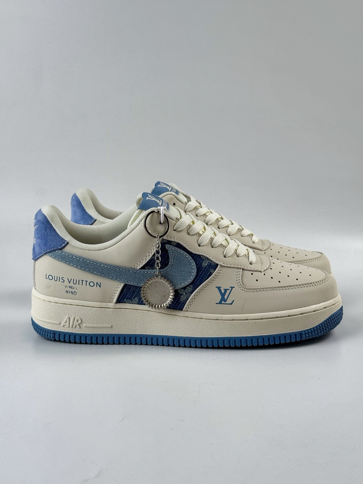 Nike Air Force 1 Low 07 x Louis Vuitton 白蓝 DF0188-068-莆田鞋,莆田鞋货源,高仿鞋,高仿鞋货源,安福档口,莆田高仿鞋,莆田鞋批发,高仿鞋批发,莆田高仿运动鞋,高仿运动鞋,莆田运动鞋 Nike Air Force 1 Low 07 x Louis Vuitton 白蓝 DF0188-068