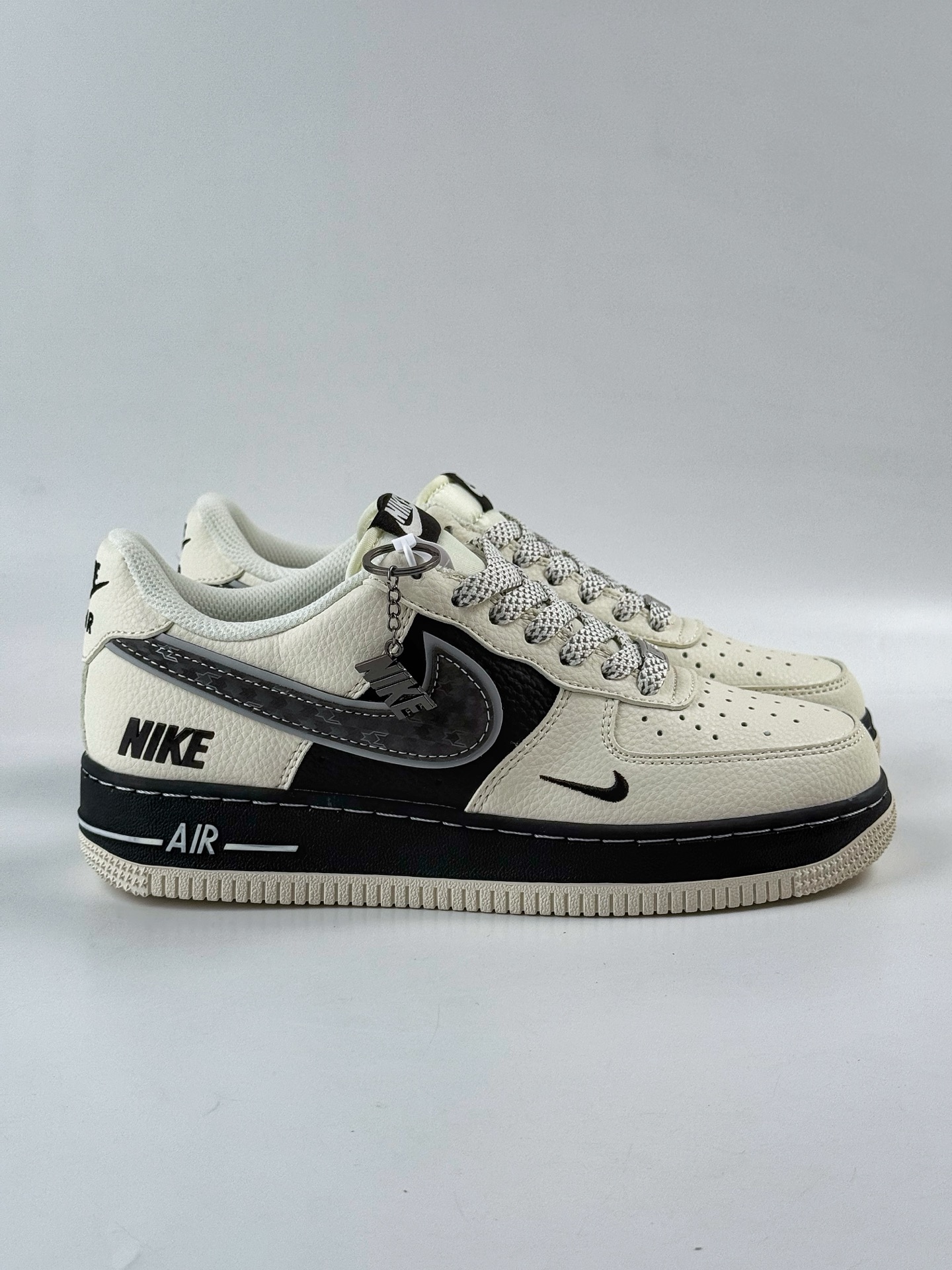 Nike Air Force 1 Low 07 x NIKE 白黑小勾满天星 XX3168-206-莆田鞋,莆田鞋货源,高仿鞋,高仿鞋货源,安福档口,莆田高仿鞋,莆田鞋批发,高仿鞋批发,莆田高仿运动鞋,高仿运动鞋,莆田运动鞋 Nike Air Force 1 Low 07 x NIKE 白黑小勾满天星 XX3168-206
