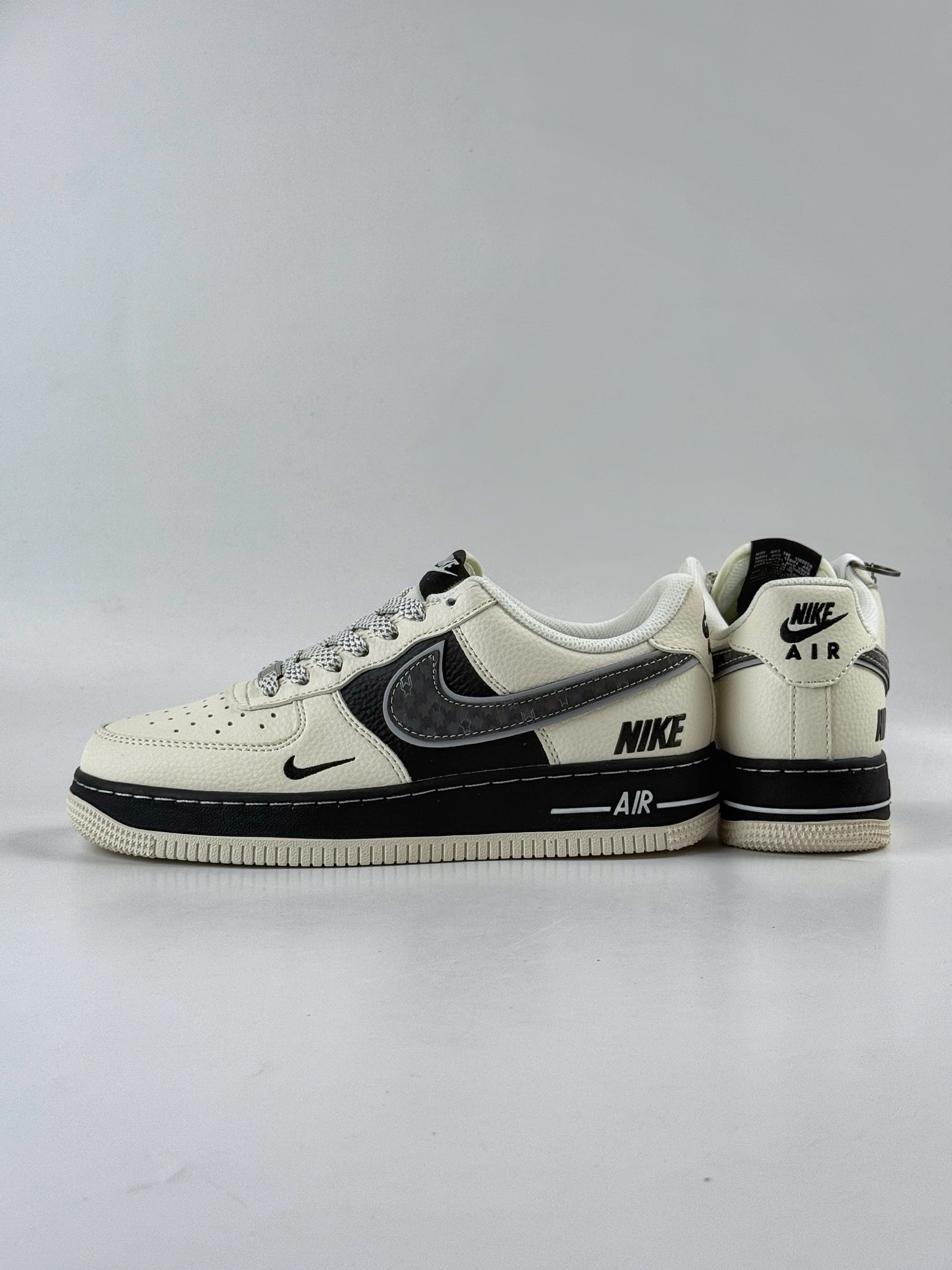 Nike Air Force 1 Low 07 x NIKE 白黑小勾满天星 XX3168-206-莆田鞋,莆田鞋货源,高仿鞋,高仿鞋货源,安福档口,莆田高仿鞋,莆田鞋批发,高仿鞋批发,莆田高仿运动鞋,高仿运动鞋,莆田运动鞋 Nike Air Force 1 Low 07 x NIKE 白黑小勾满天星 XX3168-206