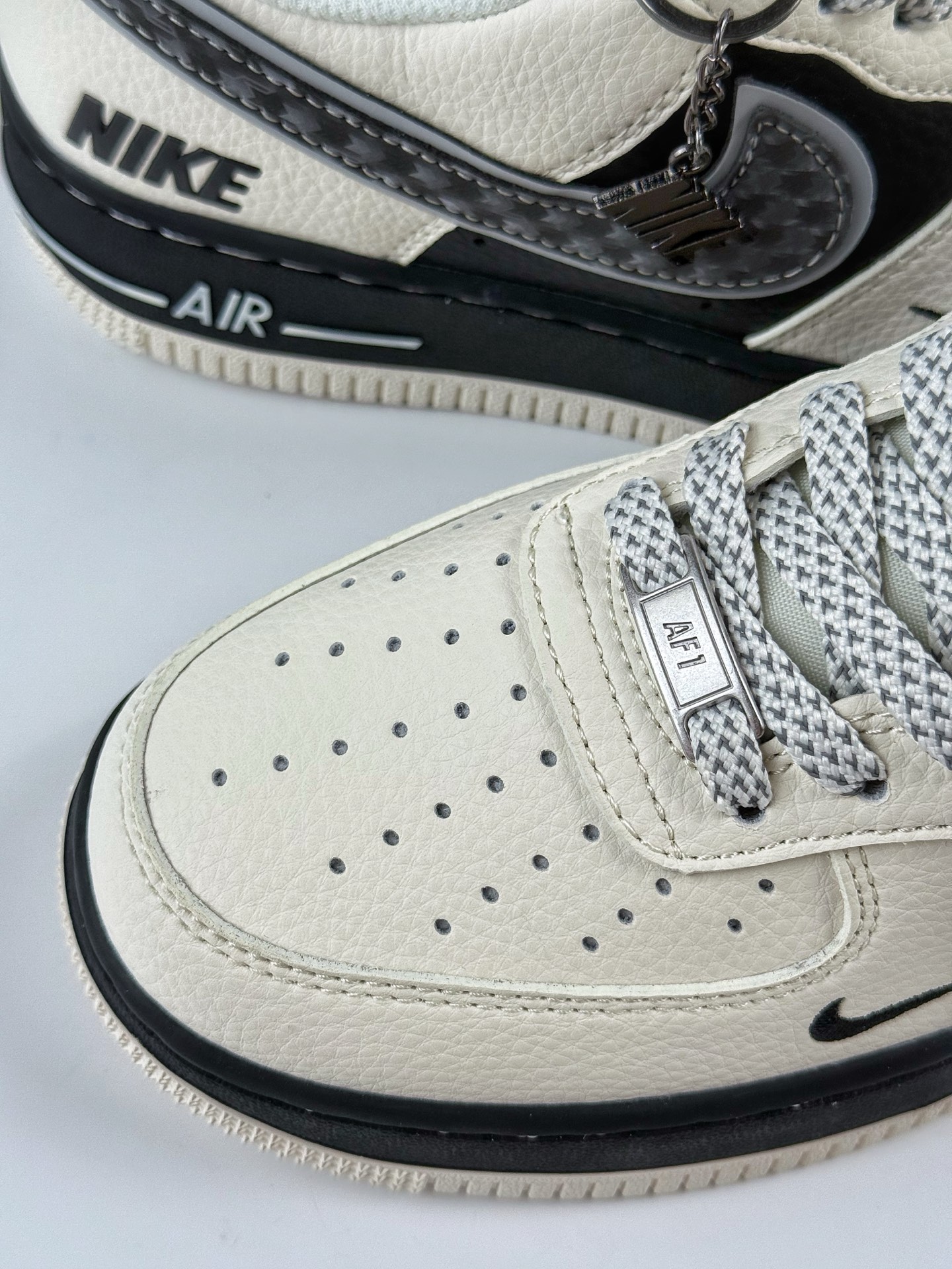 Nike Air Force 1 Low 07 x NIKE 白黑小勾满天星 XX3168-206-莆田鞋,莆田鞋货源,高仿鞋,高仿鞋货源,安福档口,莆田高仿鞋,莆田鞋批发,高仿鞋批发,莆田高仿运动鞋,高仿运动鞋,莆田运动鞋 Nike Air Force 1 Low 07 x NIKE 白黑小勾满天星 XX3168-206