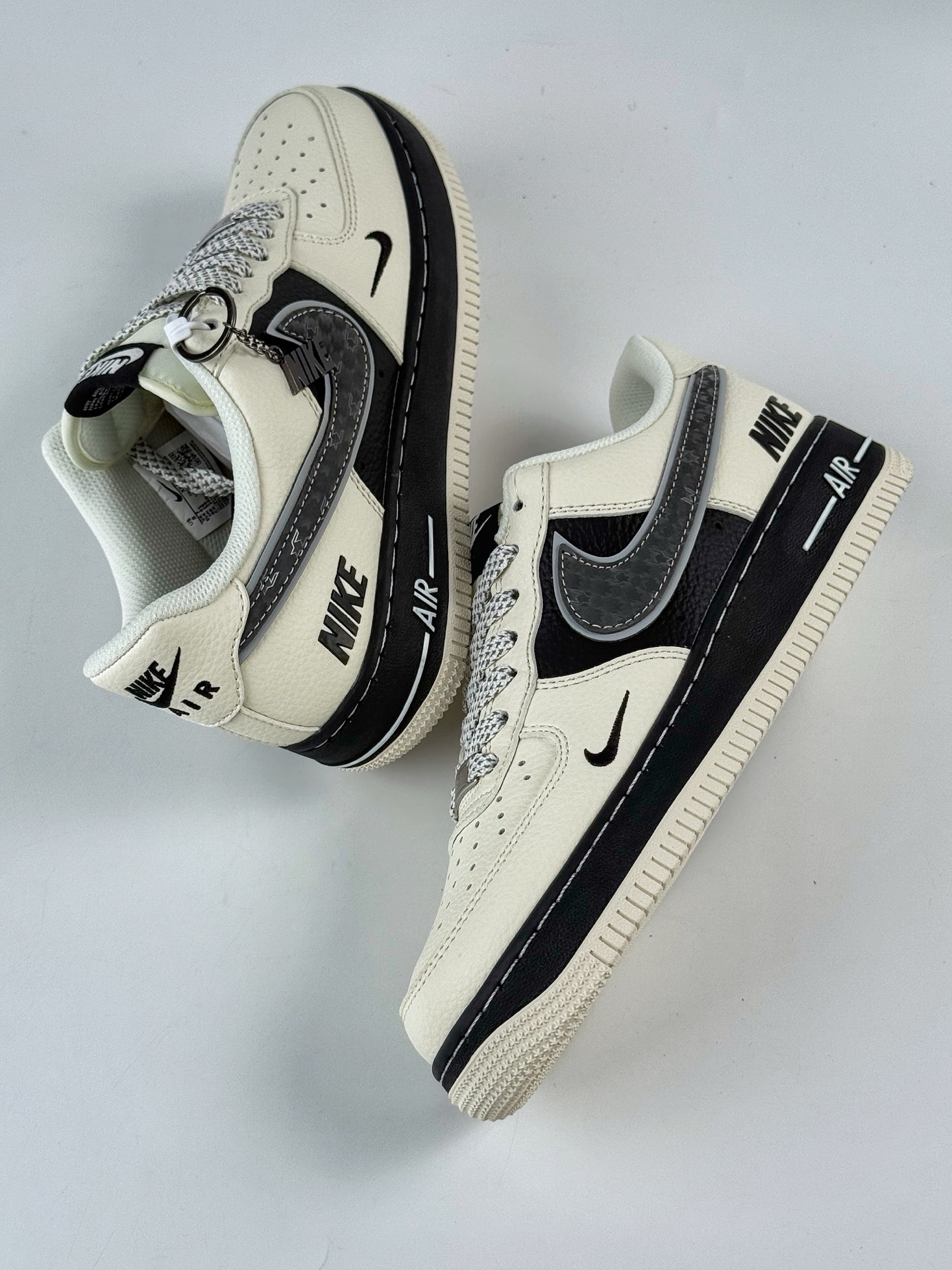 Nike Air Force 1 Low 07 x NIKE 白黑小勾满天星 XX3168-206-莆田鞋,莆田鞋货源,高仿鞋,高仿鞋货源,安福档口,莆田高仿鞋,莆田鞋批发,高仿鞋批发,莆田高仿运动鞋,高仿运动鞋,莆田运动鞋 Nike Air Force 1 Low 07 x NIKE 白黑小勾满天星 XX3168-206