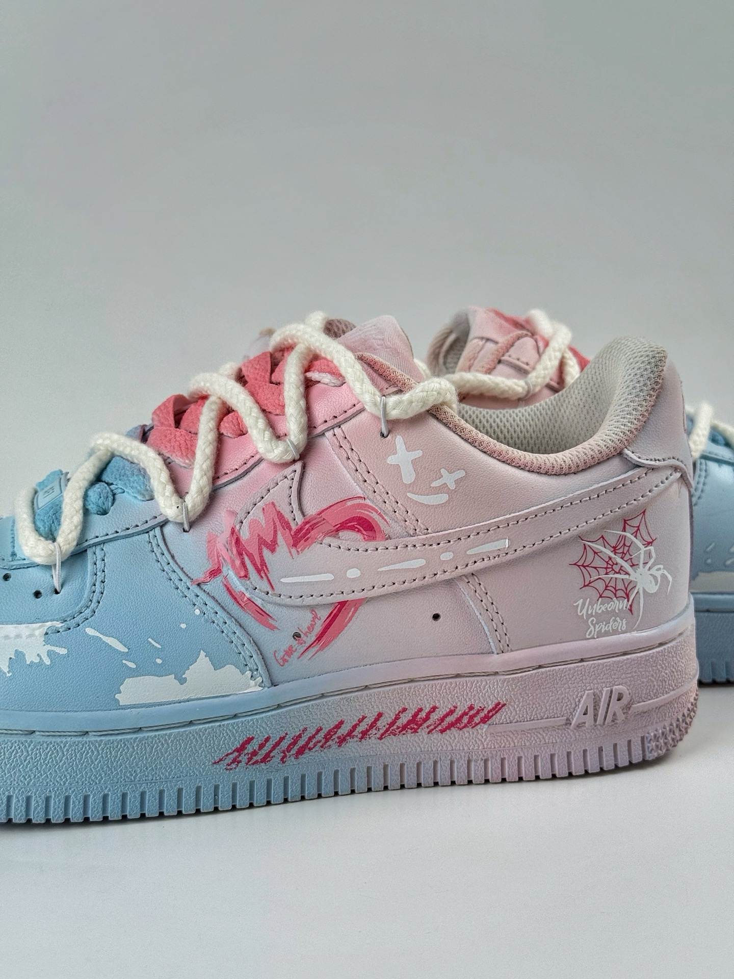 Nike Air Force 1 Low 07 蓝粉蜘蛛涂鸦绑带 QX2032-707-莆田鞋,莆田鞋货源,高仿鞋,高仿鞋货源,安福档口,莆田高仿鞋,莆田鞋批发,高仿鞋批发,莆田高仿运动鞋,高仿运动鞋,莆田运动鞋 Nike Air Force 1 Low 07 蓝粉蜘蛛涂鸦绑带 QX2032-707