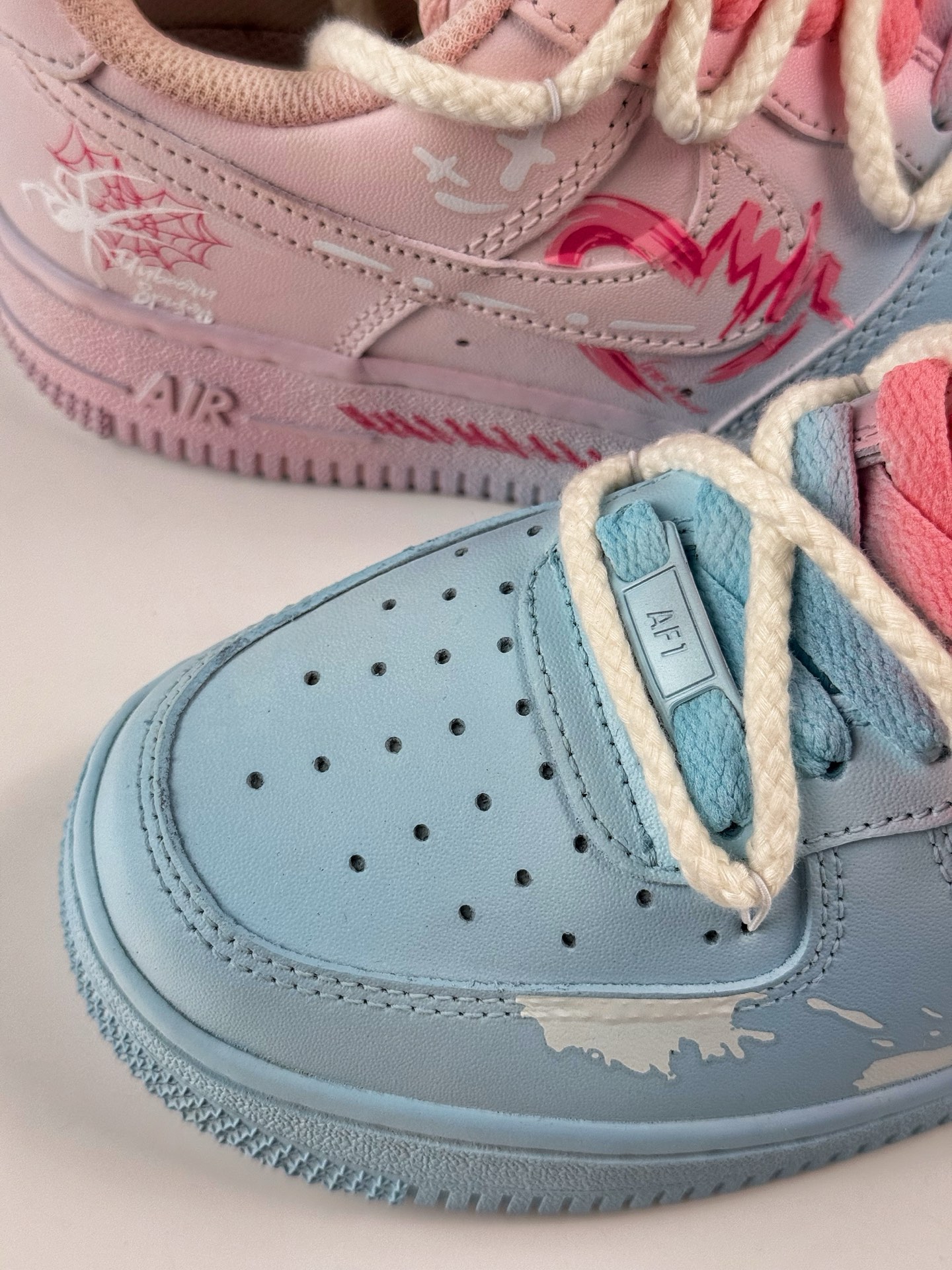 Nike Air Force 1 Low 07 蓝粉蜘蛛涂鸦绑带 QX2032-707-莆田鞋,莆田鞋货源,高仿鞋,高仿鞋货源,安福档口,莆田高仿鞋,莆田鞋批发,高仿鞋批发,莆田高仿运动鞋,高仿运动鞋,莆田运动鞋 Nike Air Force 1 Low 07 蓝粉蜘蛛涂鸦绑带 QX2032-707