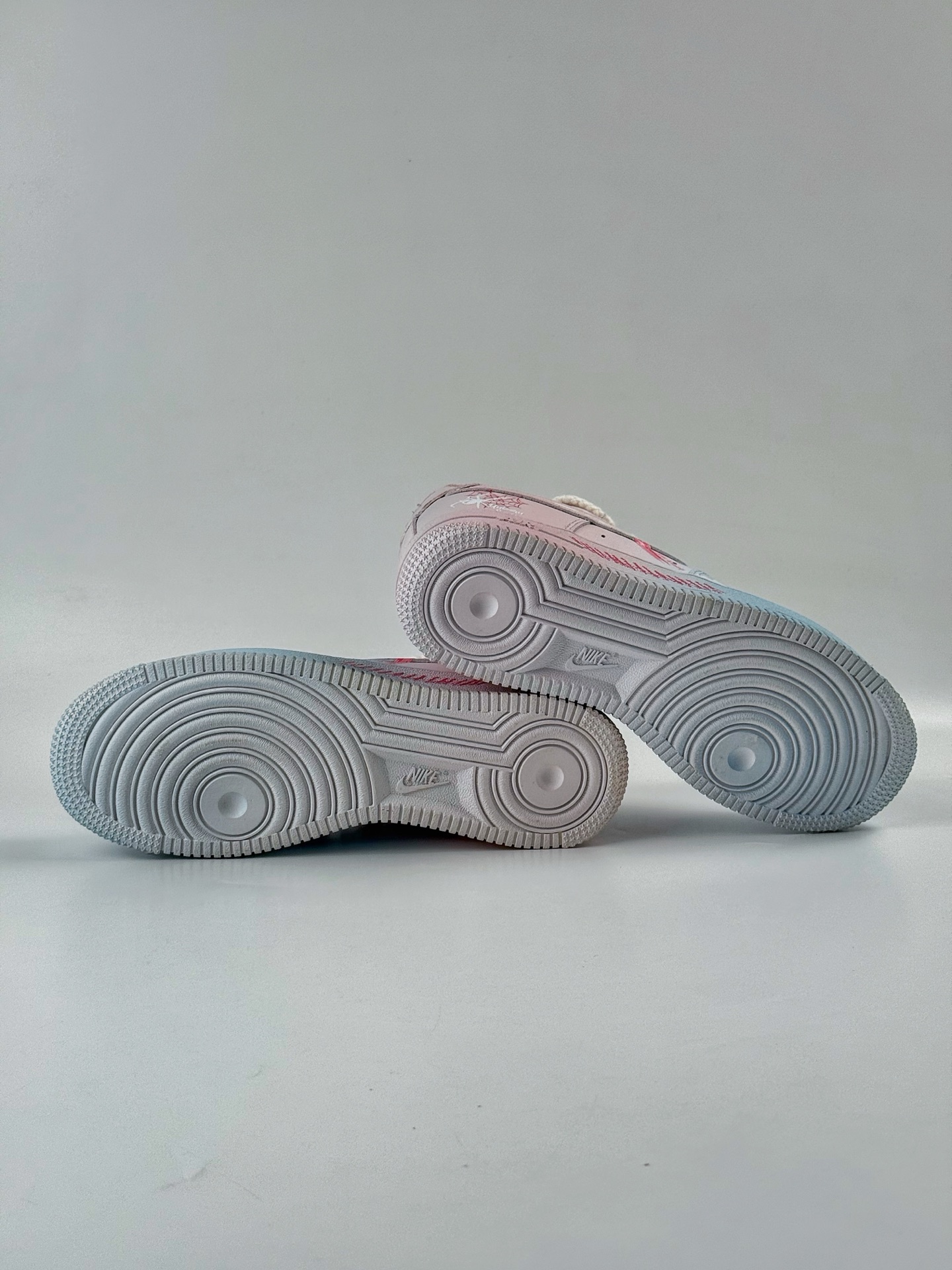 Nike Air Force 1 Low 07 蓝粉蜘蛛涂鸦绑带 QX2032-707-莆田鞋,莆田鞋货源,高仿鞋,高仿鞋货源,安福档口,莆田高仿鞋,莆田鞋批发,高仿鞋批发,莆田高仿运动鞋,高仿运动鞋,莆田运动鞋 Nike Air Force 1 Low 07 蓝粉蜘蛛涂鸦绑带 QX2032-707