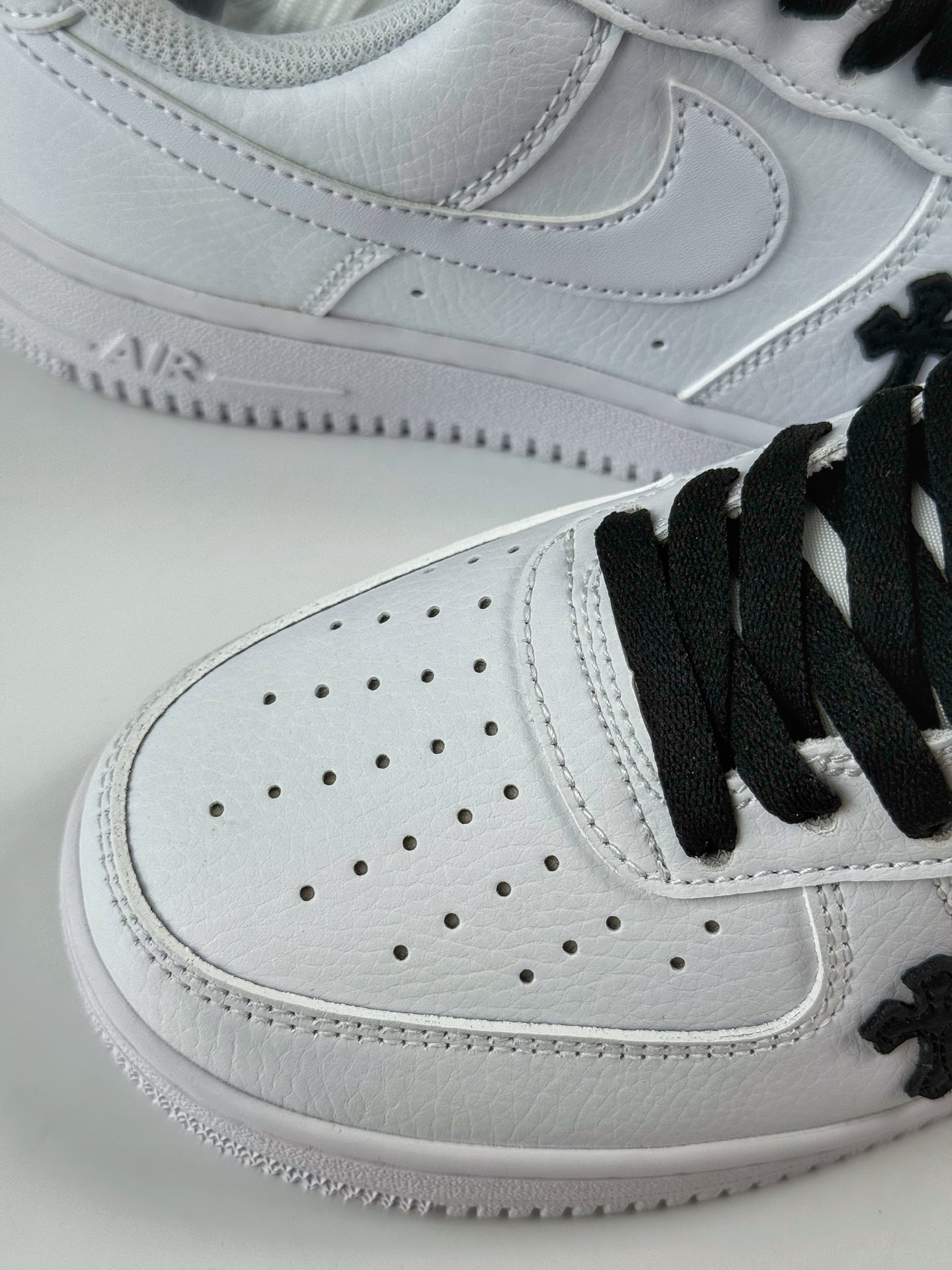 Nike Air Force 1 Low 07 白黑十字架 CW2288-111-莆田鞋,莆田鞋货源,高仿鞋,高仿鞋货源,安福档口,莆田高仿鞋,莆田鞋批发,高仿鞋批发,莆田高仿运动鞋,高仿运动鞋,莆田运动鞋 Nike Air Force 1 Low 07 白黑十字架 CW2288-111