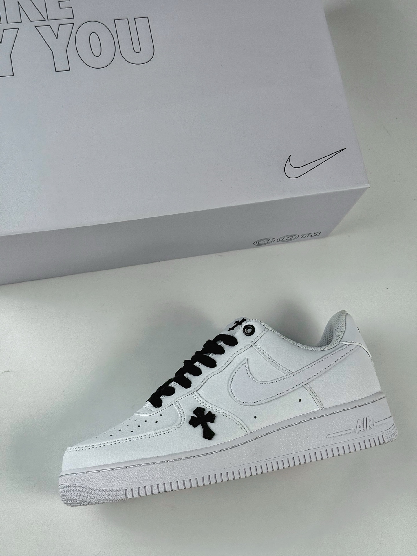 Nike Air Force 1 Low 07 白黑十字架 CW2288-111-莆田鞋,莆田鞋货源,高仿鞋,高仿鞋货源,安福档口,莆田高仿鞋,莆田鞋批发,高仿鞋批发,莆田高仿运动鞋,高仿运动鞋,莆田运动鞋 Nike Air Force 1 Low 07 白黑十字架 CW2288-111