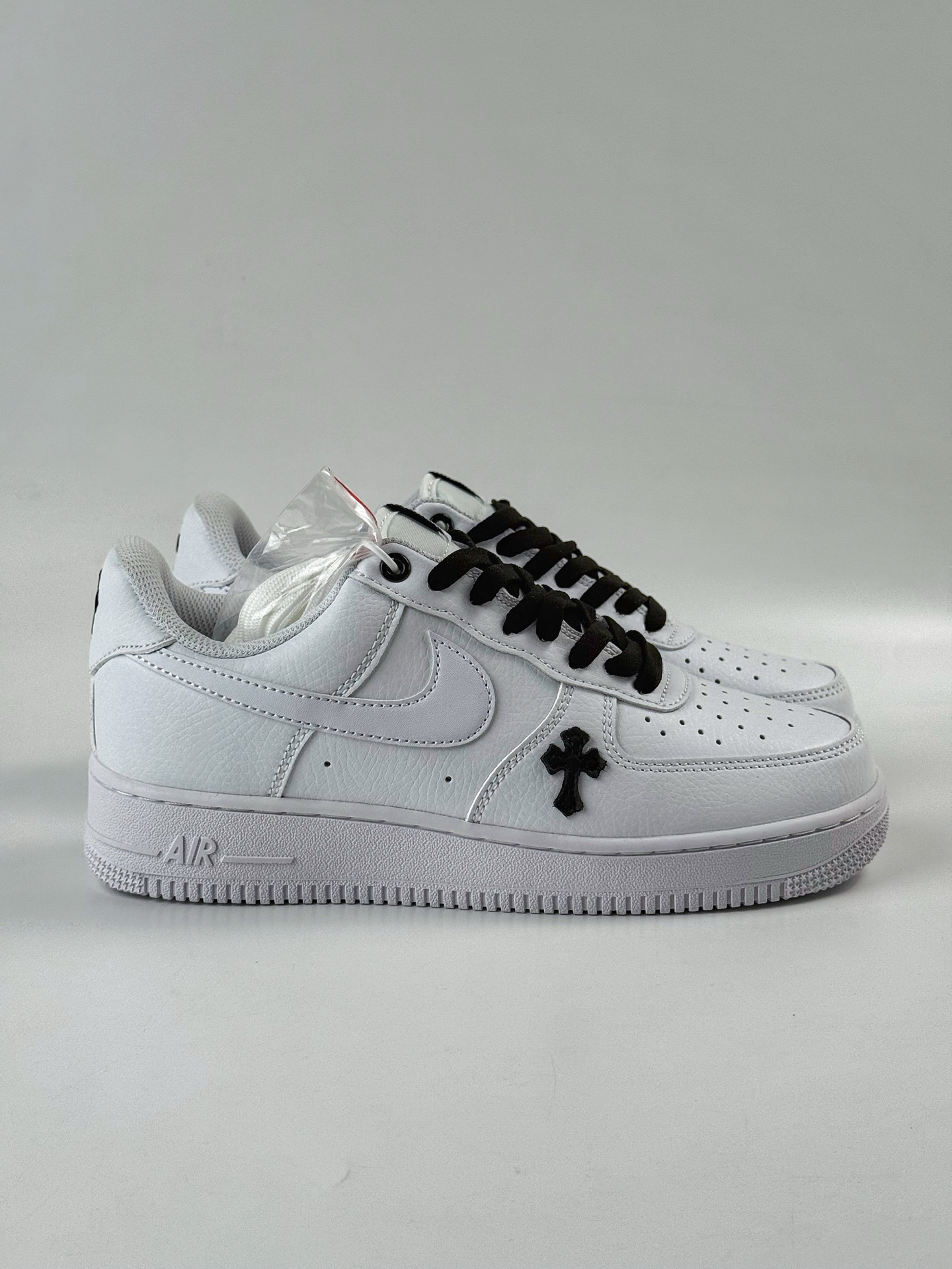 Nike Air Force 1 Low 07 白黑十字架 CW2288-111-莆田鞋,莆田鞋货源,高仿鞋,高仿鞋货源,安福档口,莆田高仿鞋,莆田鞋批发,高仿鞋批发,莆田高仿运动鞋,高仿运动鞋,莆田运动鞋 Nike Air Force 1 Low 07 白黑十字架 CW2288-111