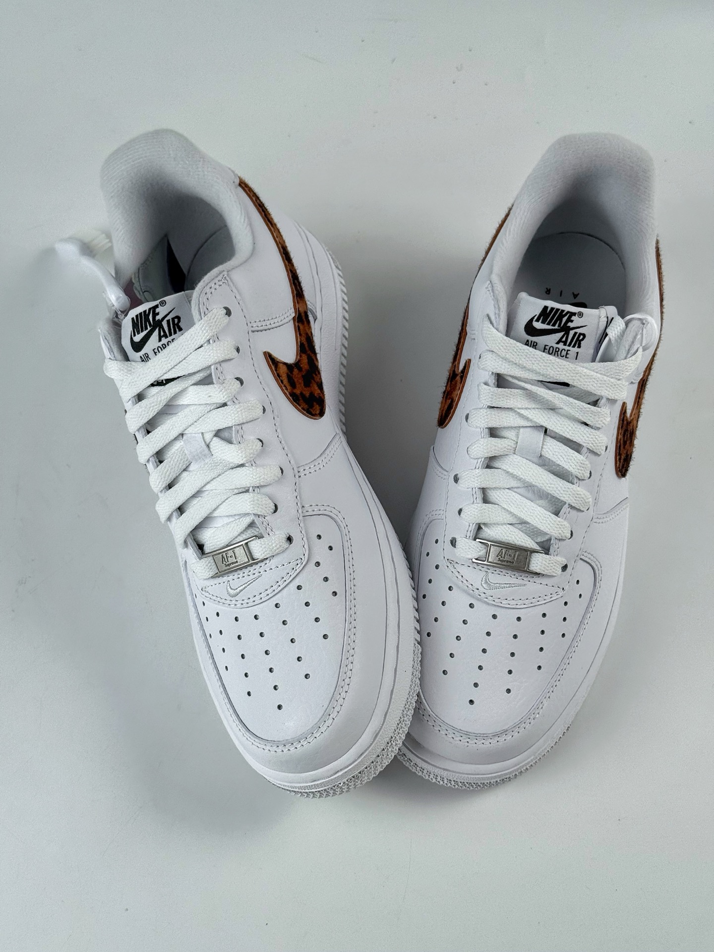 Nike Air Force 1 Low 07 x superme 豹纹白 IM3483-100-莆田鞋,莆田鞋货源,高仿鞋,高仿鞋货源,安福档口,莆田高仿鞋,莆田鞋批发,高仿鞋批发,莆田高仿运动鞋,高仿运动鞋,莆田运动鞋 Nike Air Force 1 Low 07 x superme 豹纹白 IM3483-100