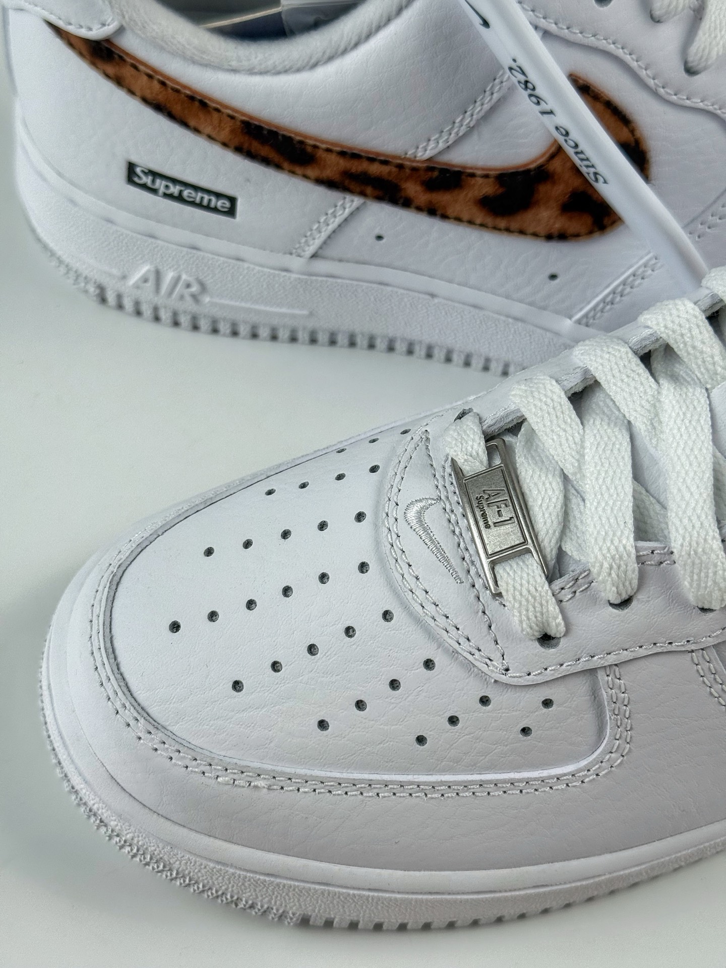 Nike Air Force 1 Low 07 x superme 豹纹白 IM3483-100-莆田鞋,莆田鞋货源,高仿鞋,高仿鞋货源,安福档口,莆田高仿鞋,莆田鞋批发,高仿鞋批发,莆田高仿运动鞋,高仿运动鞋,莆田运动鞋 Nike Air Force 1 Low 07 x superme 豹纹白 IM3483-100