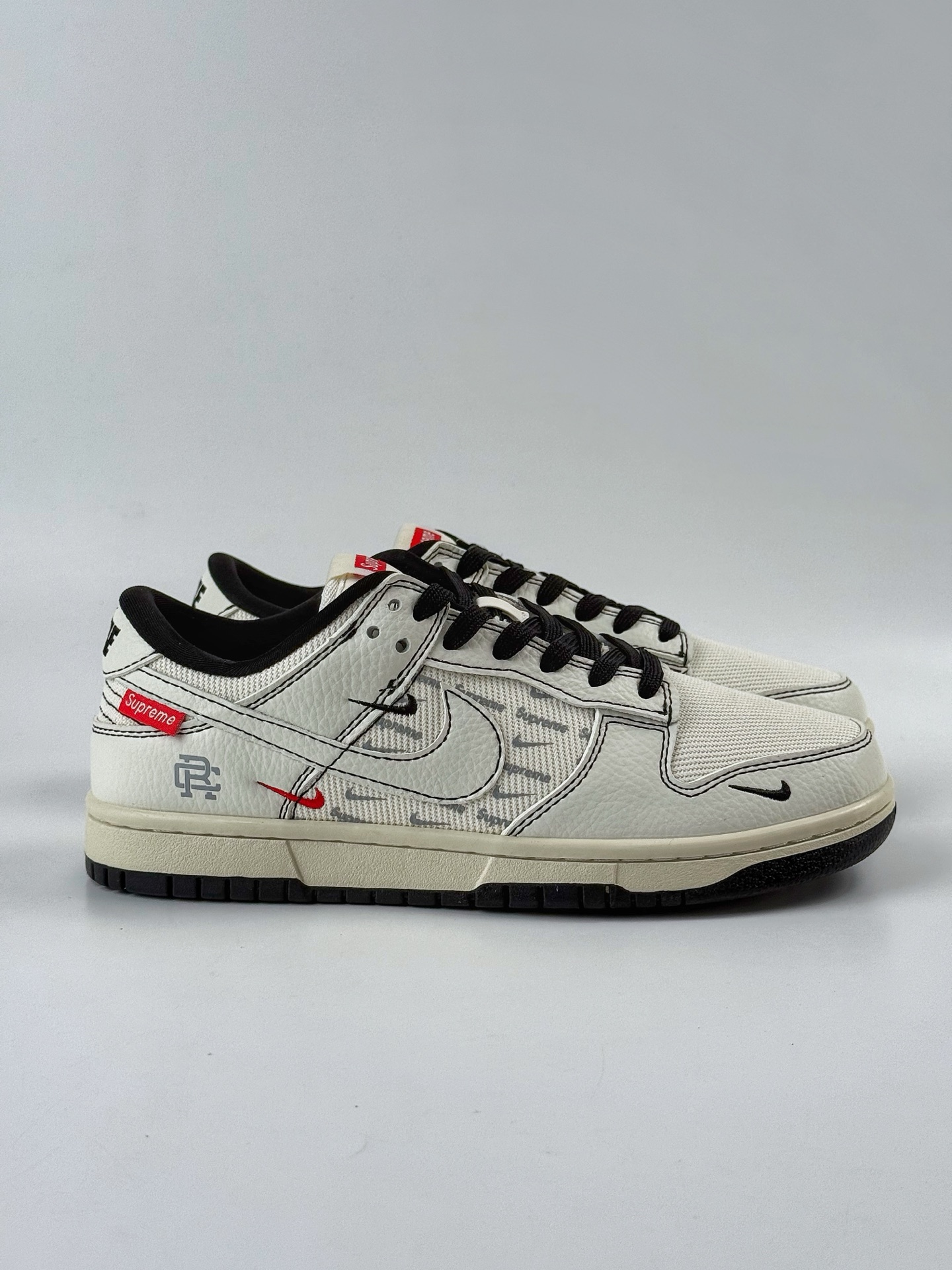 Nike SB Dunk Low x Supreme 白黑三小勾 SC9207-424-莆田鞋,莆田鞋货源,高仿鞋,高仿鞋货源,安福档口,莆田高仿鞋,莆田鞋批发,高仿鞋批发,莆田高仿运动鞋,高仿运动鞋,莆田运动鞋 Nike SB Dunk Low x Supreme 白黑三小勾 SC9207-424