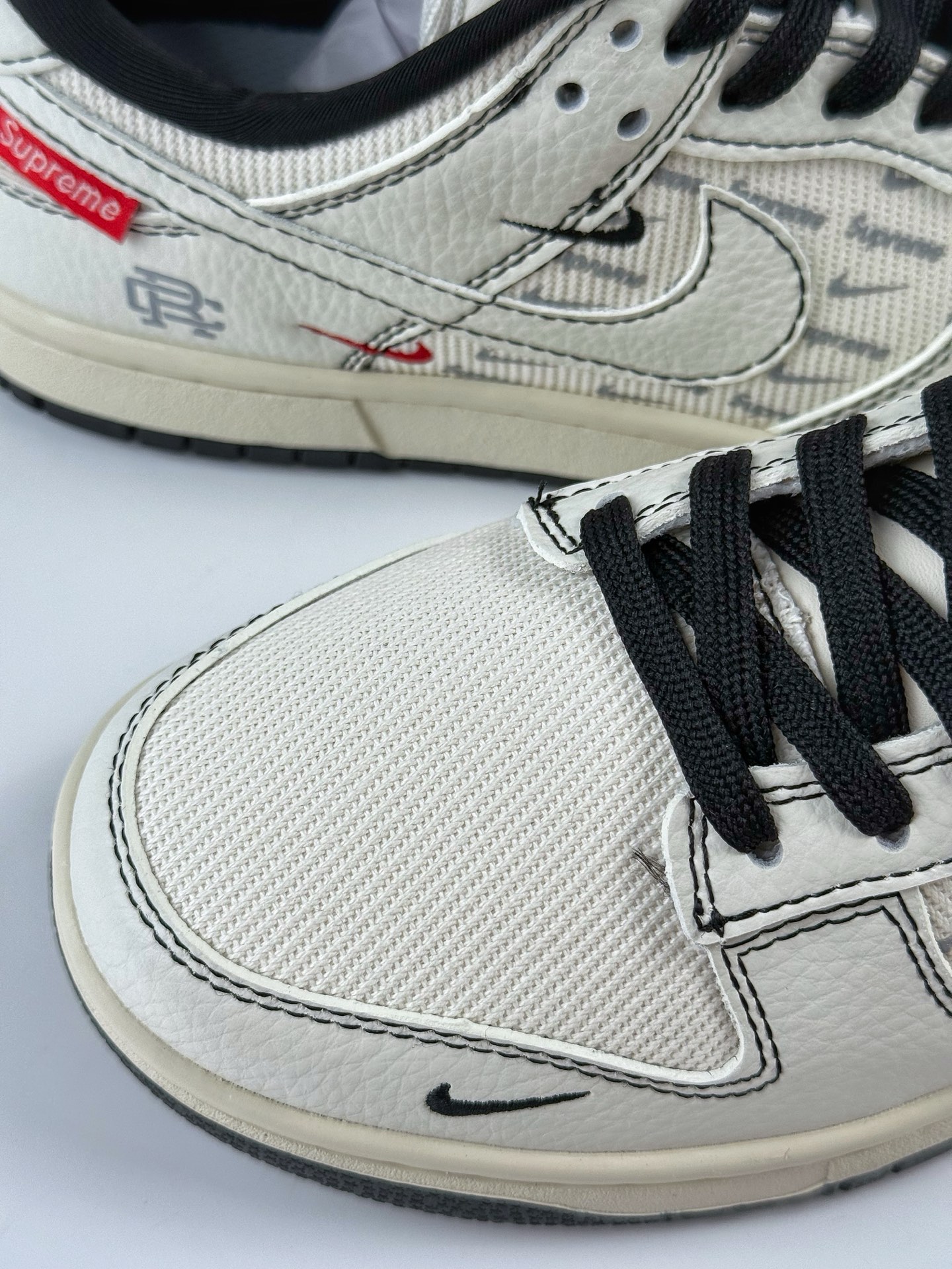 Nike SB Dunk Low x Supreme 白黑三小勾 SC9207-424-莆田鞋,莆田鞋货源,高仿鞋,高仿鞋货源,安福档口,莆田高仿鞋,莆田鞋批发,高仿鞋批发,莆田高仿运动鞋,高仿运动鞋,莆田运动鞋 Nike SB Dunk Low x Supreme 白黑三小勾 SC9207-424