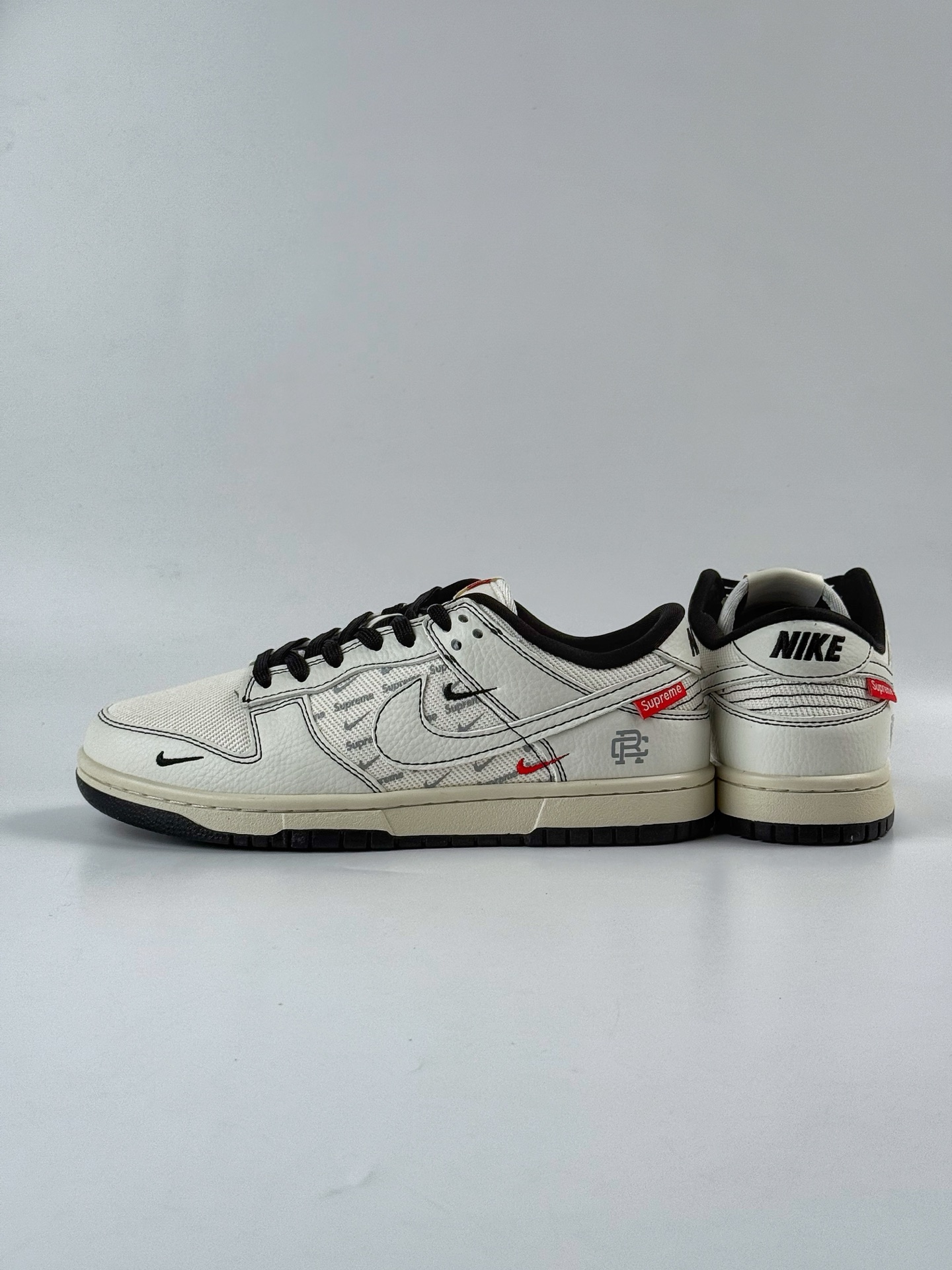 Nike SB Dunk Low x Supreme 白黑三小勾 SC9207-424-莆田鞋,莆田鞋货源,高仿鞋,高仿鞋货源,安福档口,莆田高仿鞋,莆田鞋批发,高仿鞋批发,莆田高仿运动鞋,高仿运动鞋,莆田运动鞋 Nike SB Dunk Low x Supreme 白黑三小勾 SC9207-424