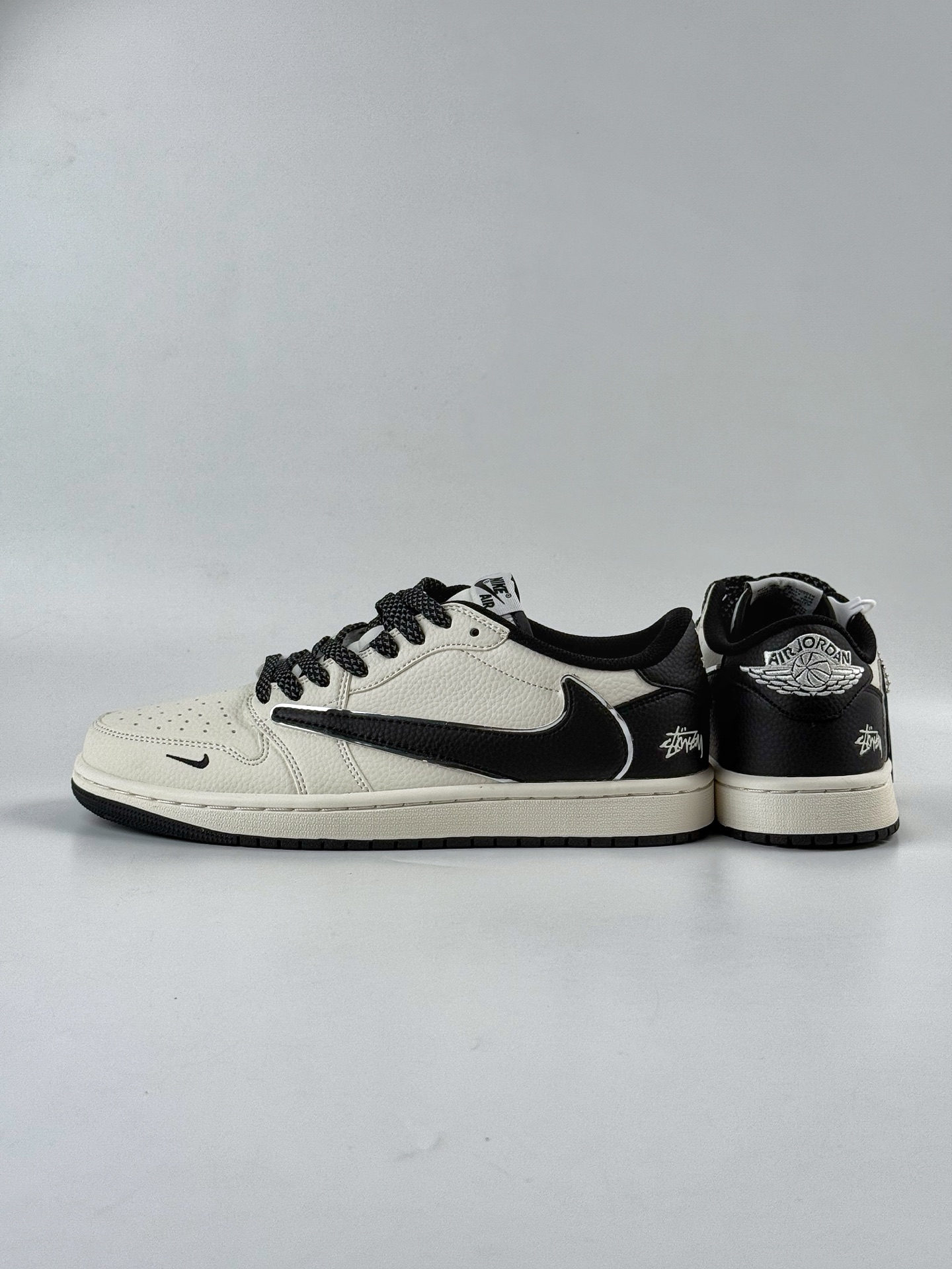 Travis Scott x Nike Air Jordan 1 Low x Stussy Air Jordan 1 Low 反转白黑小勾满天星倒钩 ST5696-261-莆田鞋,莆田鞋货源,高仿鞋,高仿鞋货源,安福档口,莆田高仿鞋,莆田鞋批发,高仿鞋批发,莆田高仿运动鞋,高仿运动鞋,莆田运动鞋 Travis Scott x Nike Air Jordan 1 Low x Stussy Air Jordan 1 Low 反转白黑小勾满天星倒钩 ST5696-261