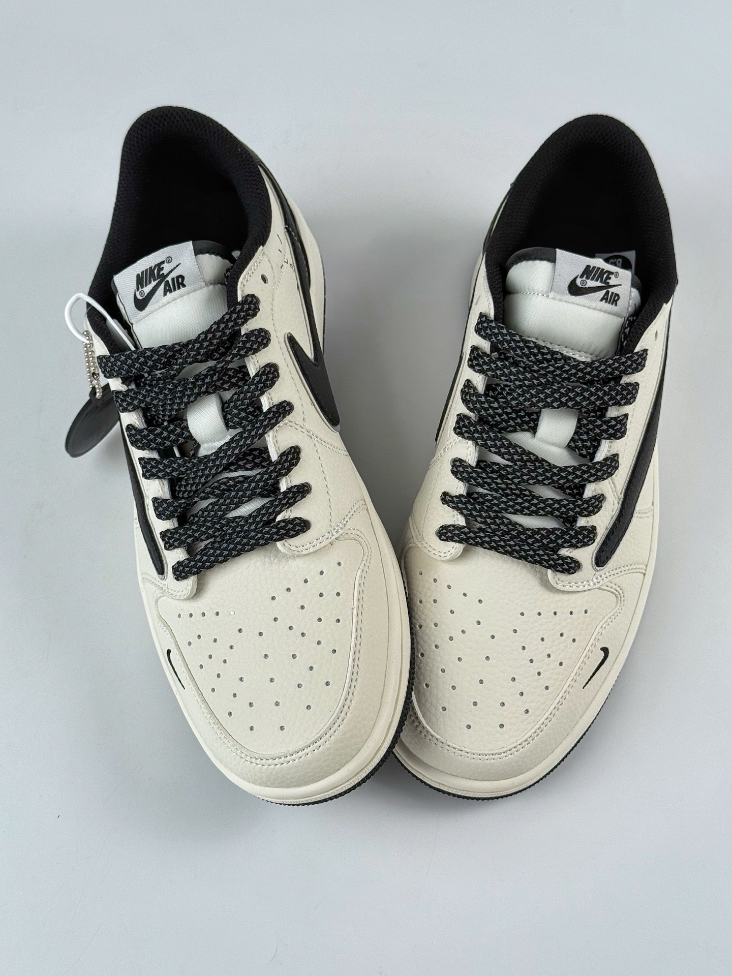 Travis Scott x Nike Air Jordan 1 Low x Stussy Air Jordan 1 Low 反转白黑小勾满天星倒钩 ST5696-261-莆田鞋,莆田鞋货源,高仿鞋,高仿鞋货源,安福档口,莆田高仿鞋,莆田鞋批发,高仿鞋批发,莆田高仿运动鞋,高仿运动鞋,莆田运动鞋 Travis Scott x Nike Air Jordan 1 Low x Stussy Air Jordan 1 Low 反转白黑小勾满天星倒钩 ST5696-261