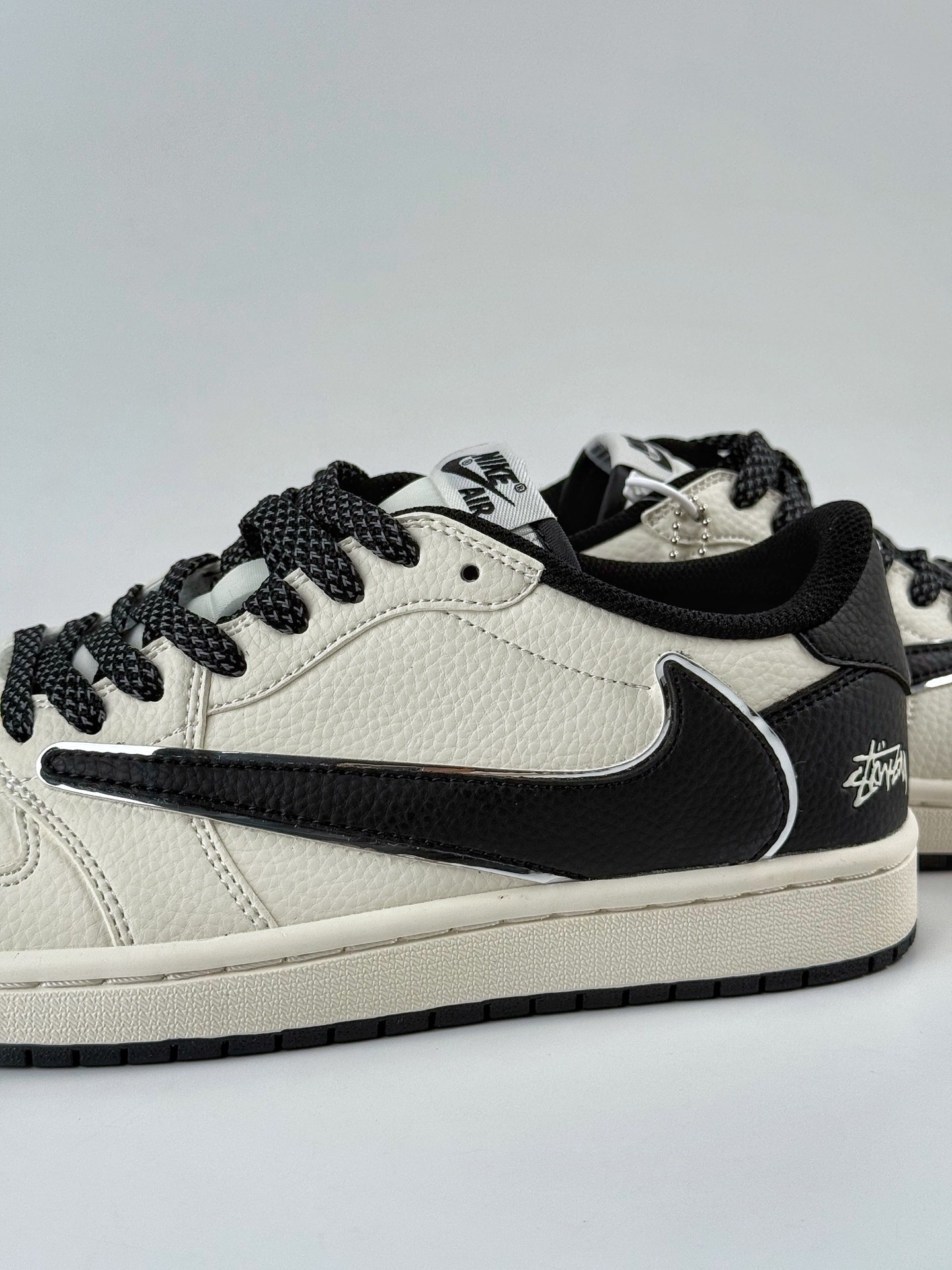Travis Scott x Nike Air Jordan 1 Low x Stussy Air Jordan 1 Low 反转白黑小勾满天星倒钩 ST5696-261-莆田鞋,莆田鞋货源,高仿鞋,高仿鞋货源,安福档口,莆田高仿鞋,莆田鞋批发,高仿鞋批发,莆田高仿运动鞋,高仿运动鞋,莆田运动鞋 Travis Scott x Nike Air Jordan 1 Low x Stussy Air Jordan 1 Low 反转白黑小勾满天星倒钩 ST5696-261