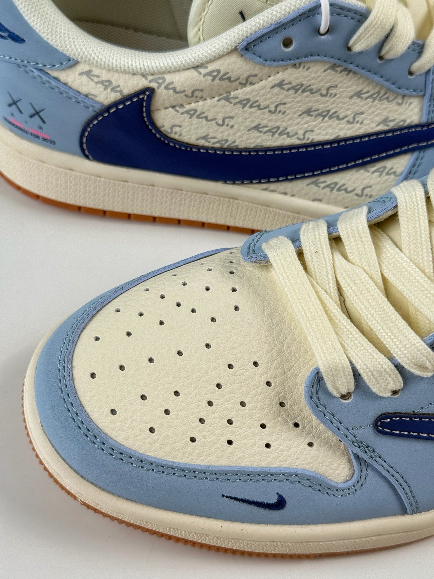 Travis Scott x Nike Air Jordan 1 Low x KA Air Jordan 1 Low 反转蓝白小勾倒钩 ZH2598-164-莆田鞋,莆田鞋货源,高仿鞋,高仿鞋货源,安福档口,莆田高仿鞋,莆田鞋批发,高仿鞋批发,莆田高仿运动鞋,高仿运动鞋,莆田运动鞋 Travis Scott x Nike Air Jordan 1 Low x KA Air Jordan 1 Low 反转蓝白小勾倒钩 ZH2598-164