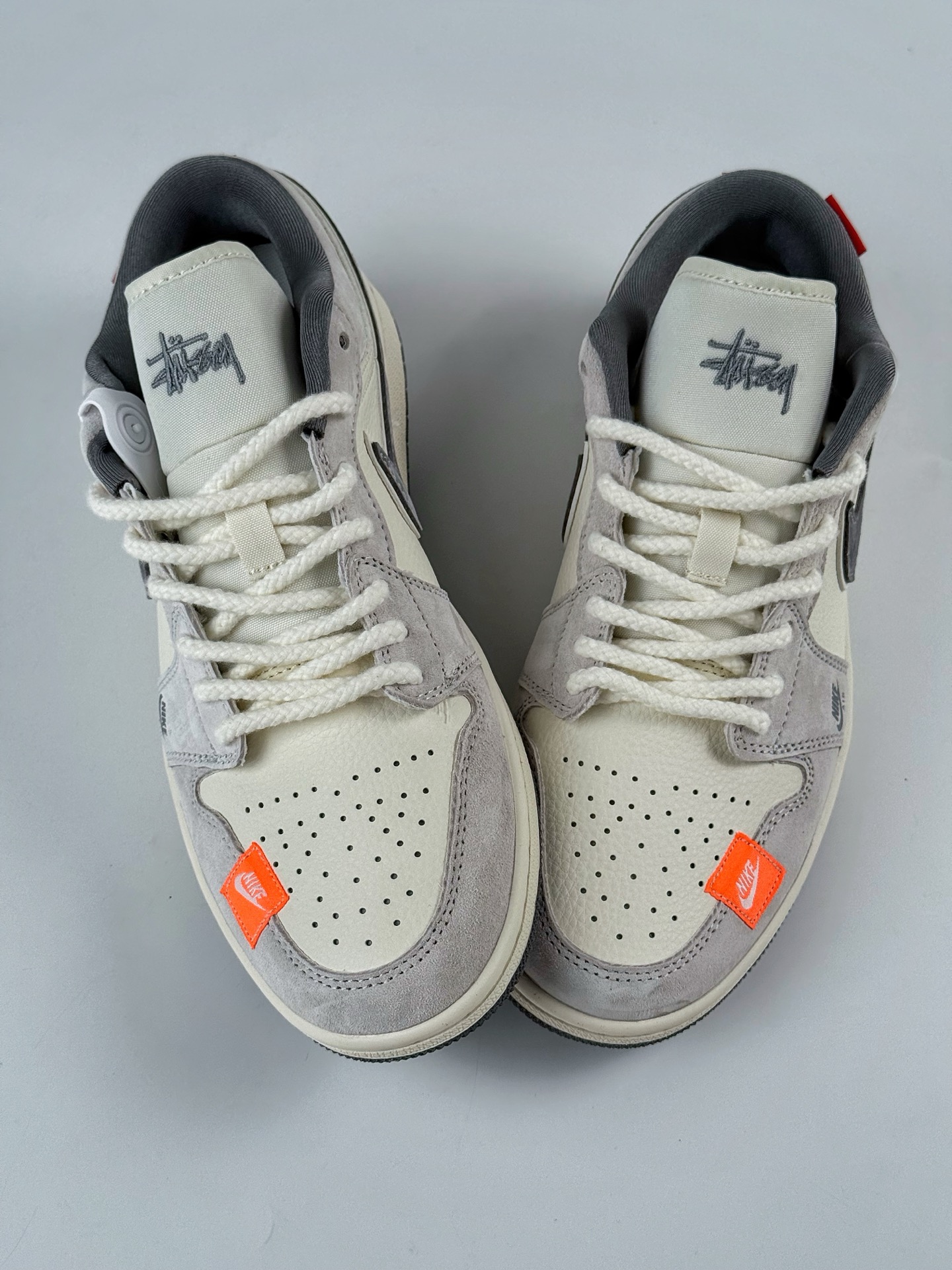 Air Jordan 1 Retro Low x Stussy 灰白小钩 YX5066-305-莆田鞋,莆田鞋货源,高仿鞋,高仿鞋货源,安福档口,莆田高仿鞋,莆田鞋批发,高仿鞋批发,莆田高仿运动鞋,高仿运动鞋,莆田运动鞋 Air Jordan 1 Retro Low x Stussy 灰白小钩 YX5066-305