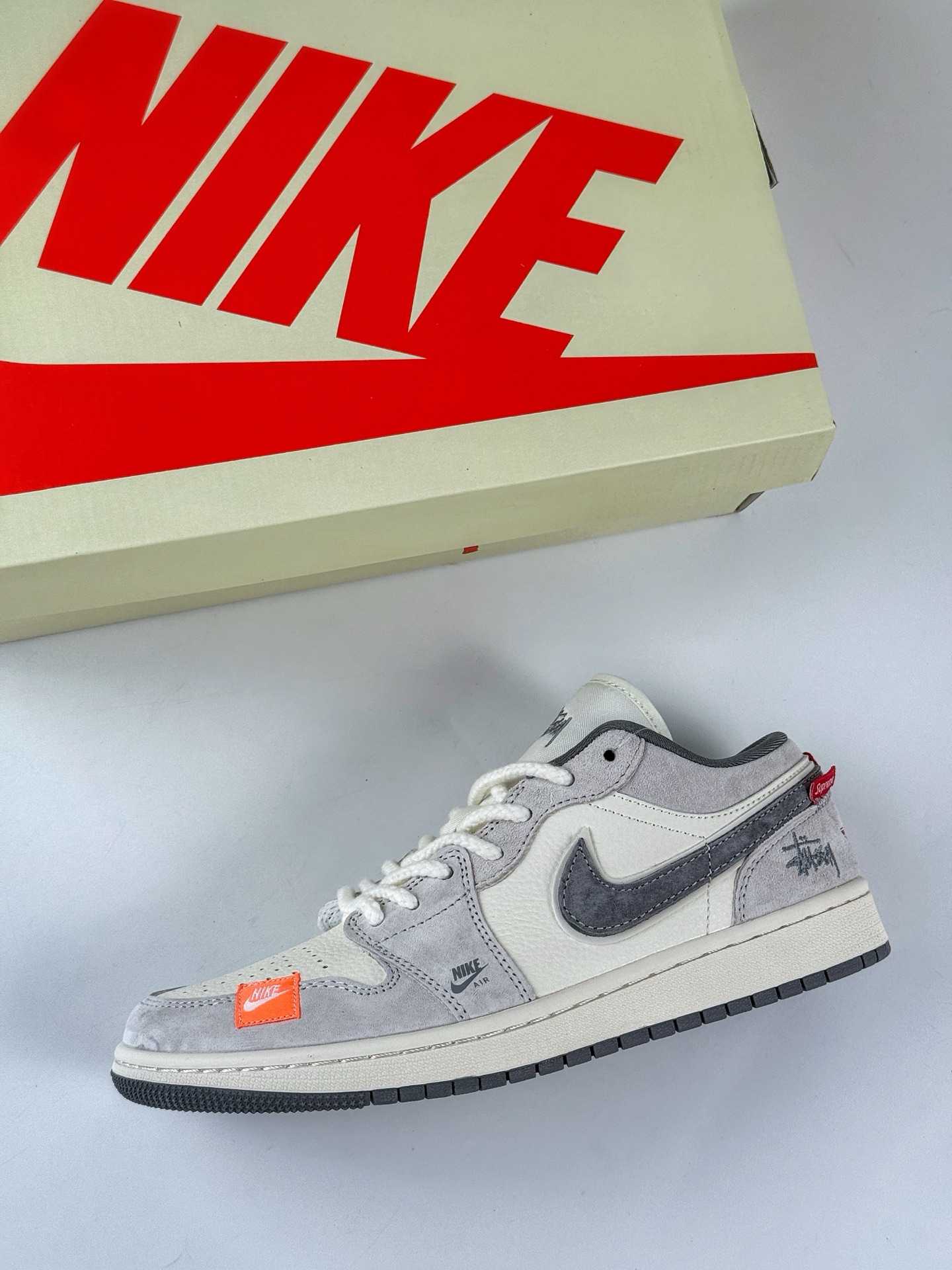 Air Jordan 1 Retro Low x Stussy 灰白小钩 YX5066-305-莆田鞋,莆田鞋货源,高仿鞋,高仿鞋货源,安福档口,莆田高仿鞋,莆田鞋批发,高仿鞋批发,莆田高仿运动鞋,高仿运动鞋,莆田运动鞋 Air Jordan 1 Retro Low x Stussy 灰白小钩 YX5066-305