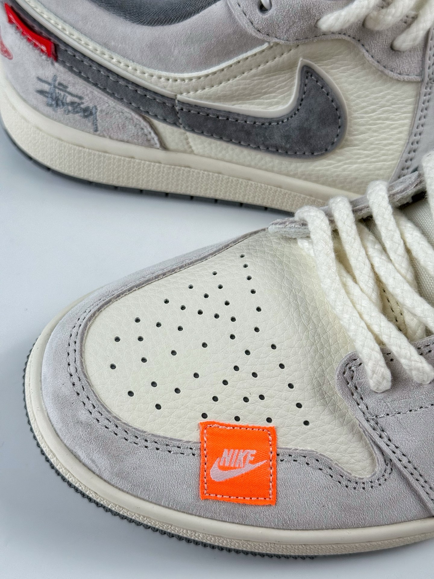 Air Jordan 1 Retro Low x Stussy 灰白小钩 YX5066-305-莆田鞋,莆田鞋货源,高仿鞋,高仿鞋货源,安福档口,莆田高仿鞋,莆田鞋批发,高仿鞋批发,莆田高仿运动鞋,高仿运动鞋,莆田运动鞋 Air Jordan 1 Retro Low x Stussy 灰白小钩 YX5066-305