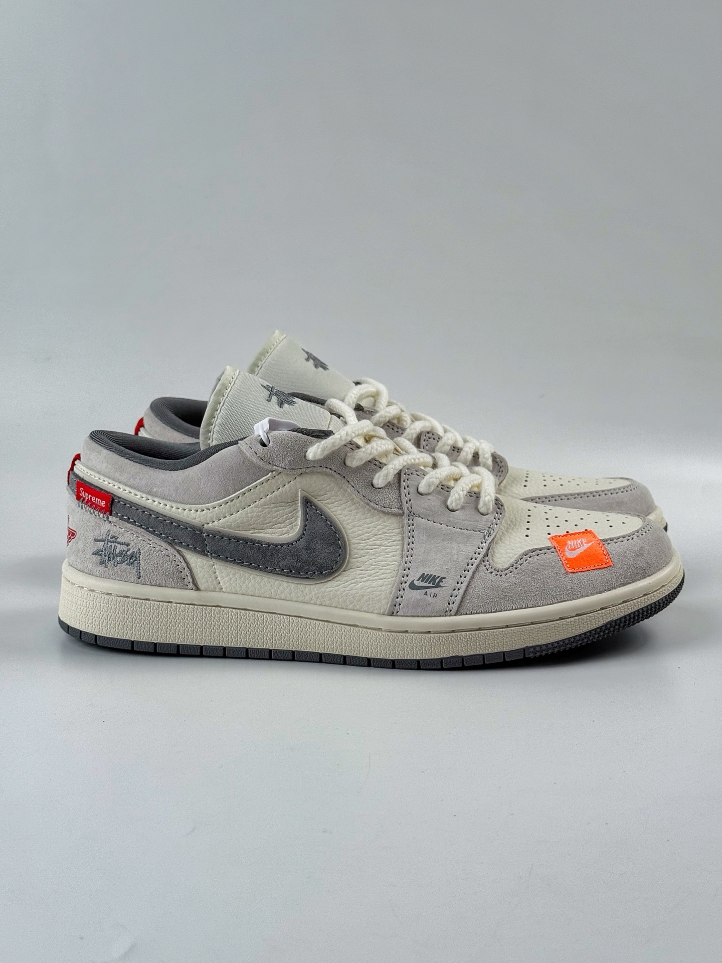 Air Jordan 1 Retro Low x Stussy 灰白小钩 YX5066-305-莆田鞋,莆田鞋货源,高仿鞋,高仿鞋货源,安福档口,莆田高仿鞋,莆田鞋批发,高仿鞋批发,莆田高仿运动鞋,高仿运动鞋,莆田运动鞋 Air Jordan 1 Retro Low x Stussy 灰白小钩 YX5066-305