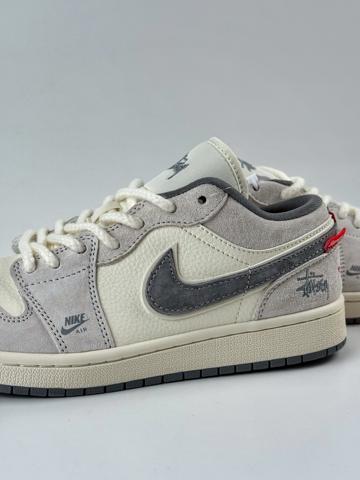 Air Jordan 1 Retro Low x Stussy 灰白小钩 YX5066-305-莆田鞋,莆田鞋货源,高仿鞋,高仿鞋货源,安福档口,莆田高仿鞋,莆田鞋批发,高仿鞋批发,莆田高仿运动鞋,高仿运动鞋,莆田运动鞋 Air Jordan 1 Retro Low x Stussy 灰白小钩 YX5066-305