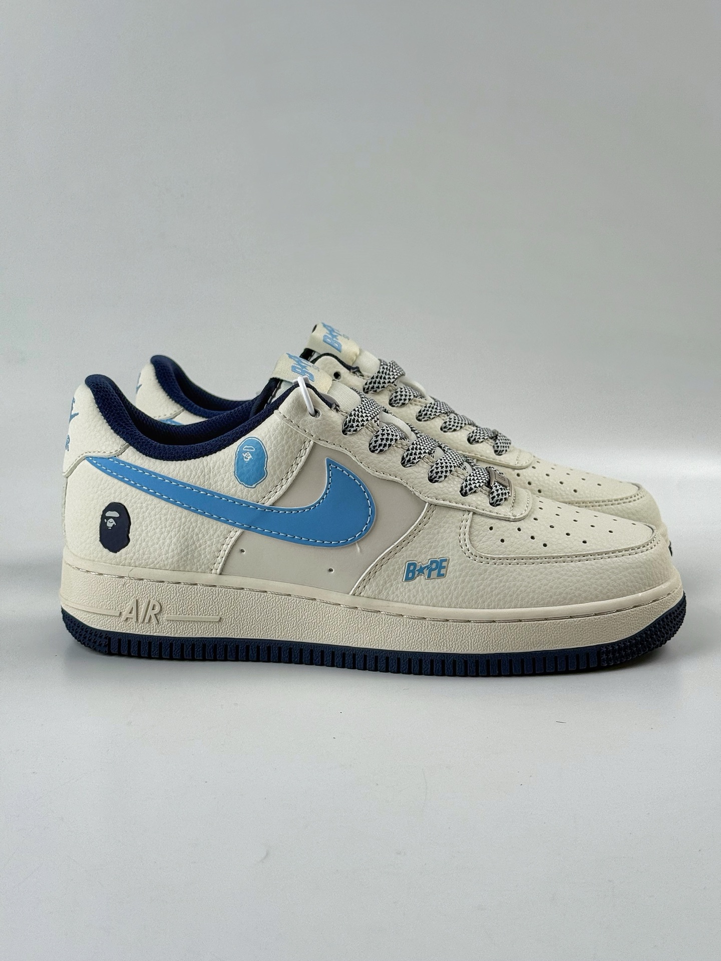 Nike Air Force 1 Low 07 x BAPE 白蓝满天星 HS8068-010-莆田鞋,莆田鞋货源,高仿鞋,高仿鞋货源,安福档口,莆田高仿鞋,莆田鞋批发,高仿鞋批发,莆田高仿运动鞋,高仿运动鞋,莆田运动鞋 Nike Air Force 1 Low 07 x BAPE 白蓝满天星 HS8068-010