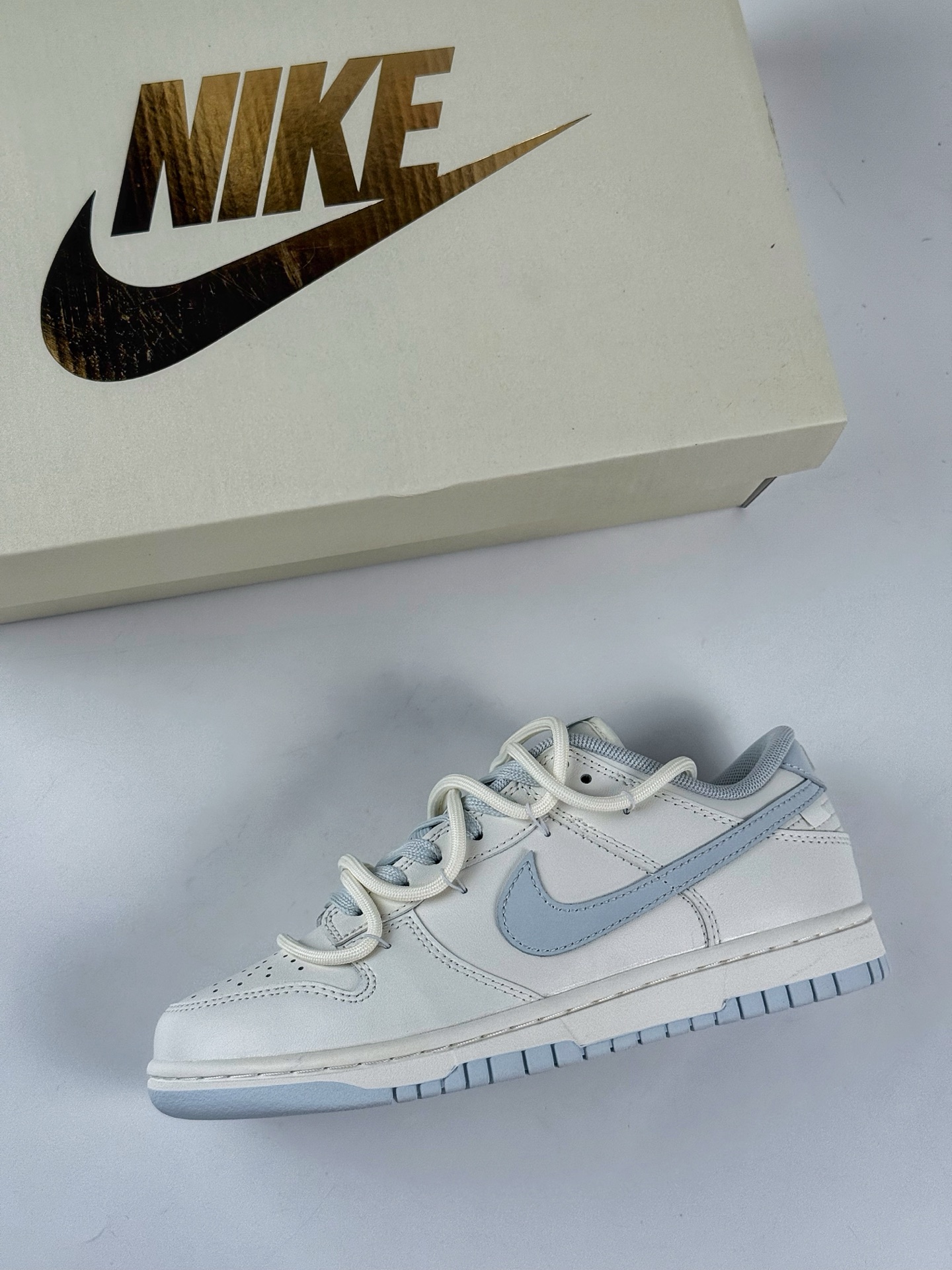 NIKE SB Dunk Low x Just Do It 白蓝绑带 WB0508-047-莆田鞋,莆田鞋货源,高仿鞋,高仿鞋货源,安福档口,莆田高仿鞋,莆田鞋批发,高仿鞋批发,莆田高仿运动鞋,高仿运动鞋,莆田运动鞋 NIKE SB Dunk Low x Just Do It 白蓝绑带 WB0508-047