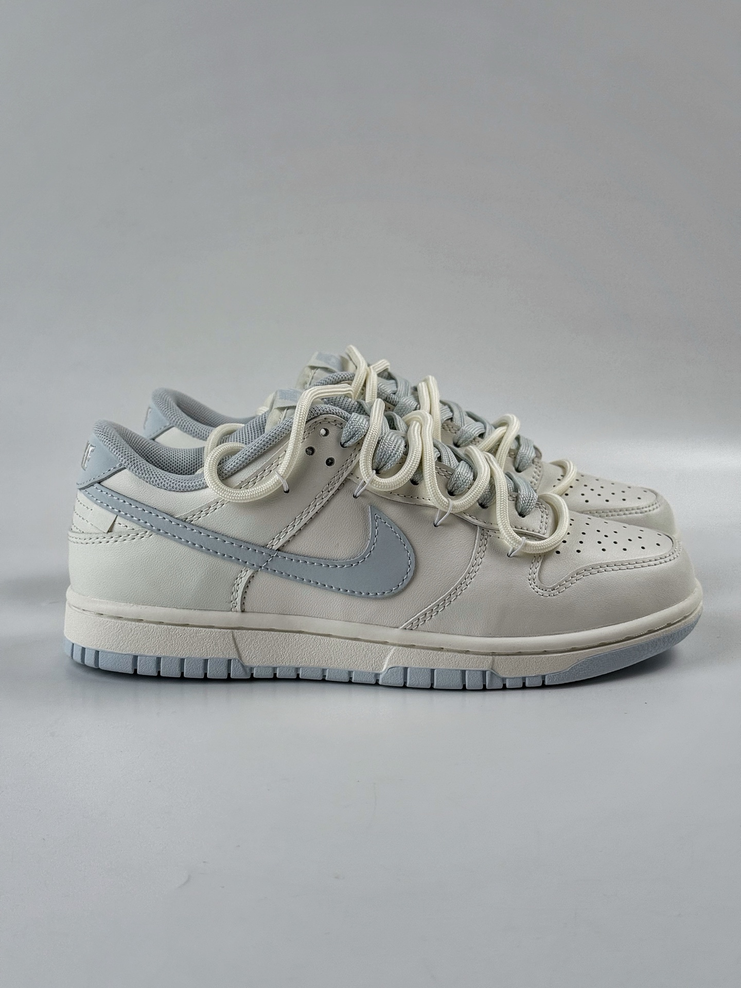 NIKE SB Dunk Low x Just Do It 白蓝绑带 WB0508-047-莆田鞋,莆田鞋货源,高仿鞋,高仿鞋货源,安福档口,莆田高仿鞋,莆田鞋批发,高仿鞋批发,莆田高仿运动鞋,高仿运动鞋,莆田运动鞋 NIKE SB Dunk Low x Just Do It 白蓝绑带 WB0508-047