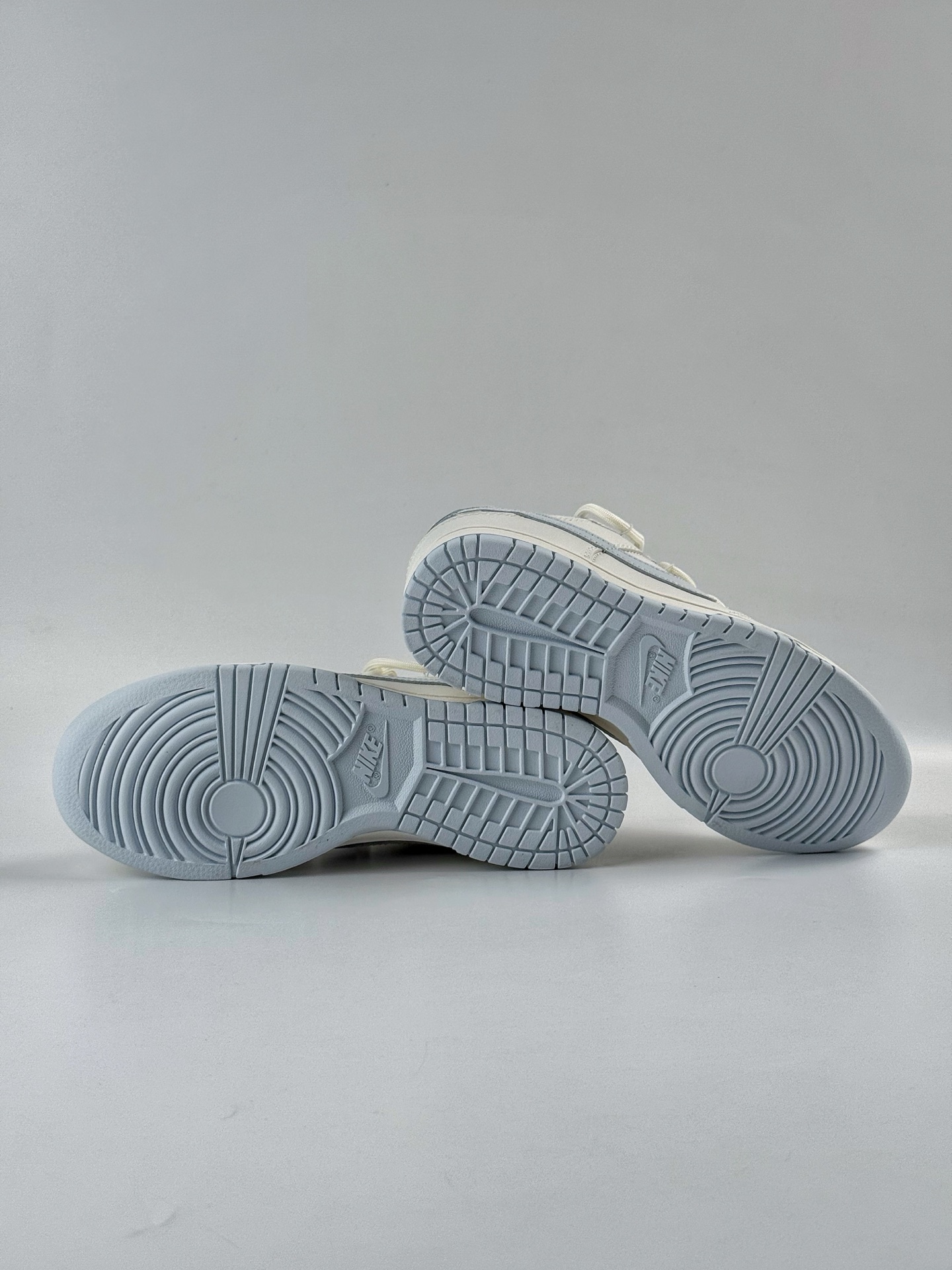 NIKE SB Dunk Low x Just Do It 白蓝绑带 WB0508-047-莆田鞋,莆田鞋货源,高仿鞋,高仿鞋货源,安福档口,莆田高仿鞋,莆田鞋批发,高仿鞋批发,莆田高仿运动鞋,高仿运动鞋,莆田运动鞋 NIKE SB Dunk Low x Just Do It 白蓝绑带 WB0508-047